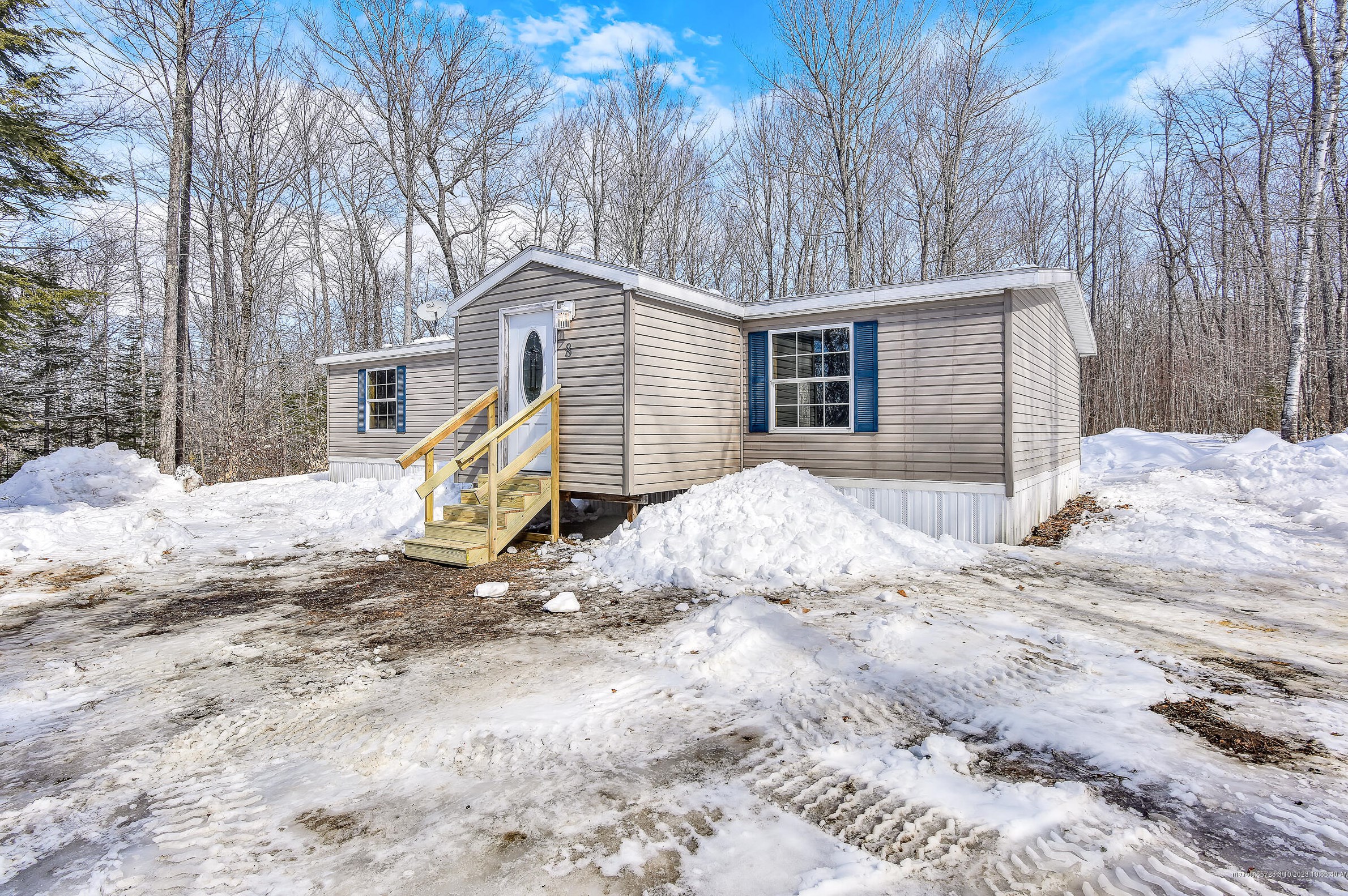 8 Dakin Ln, Sumner, ME 04220