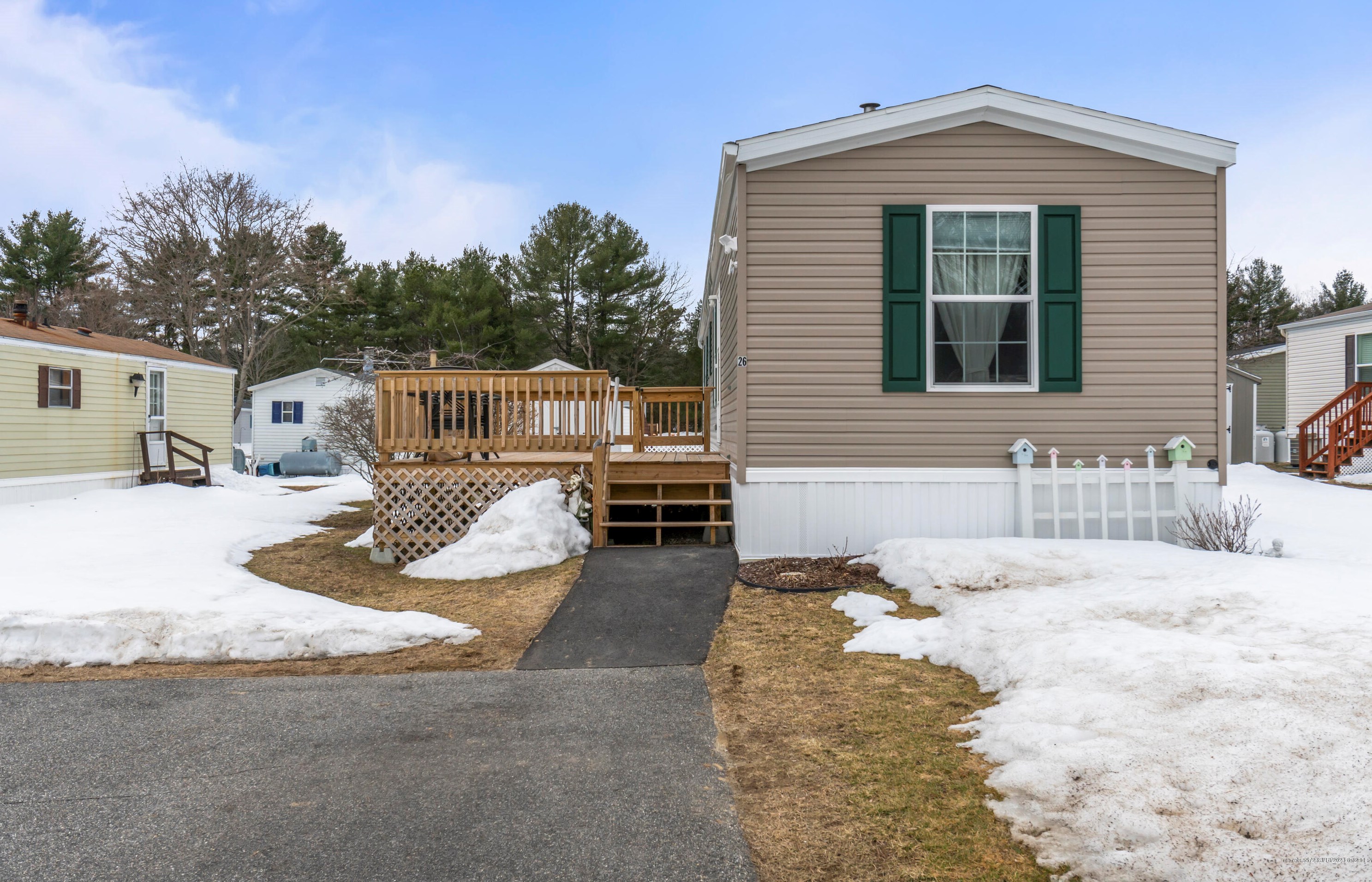26 Fairview Dr, Lisbon, ME 04250