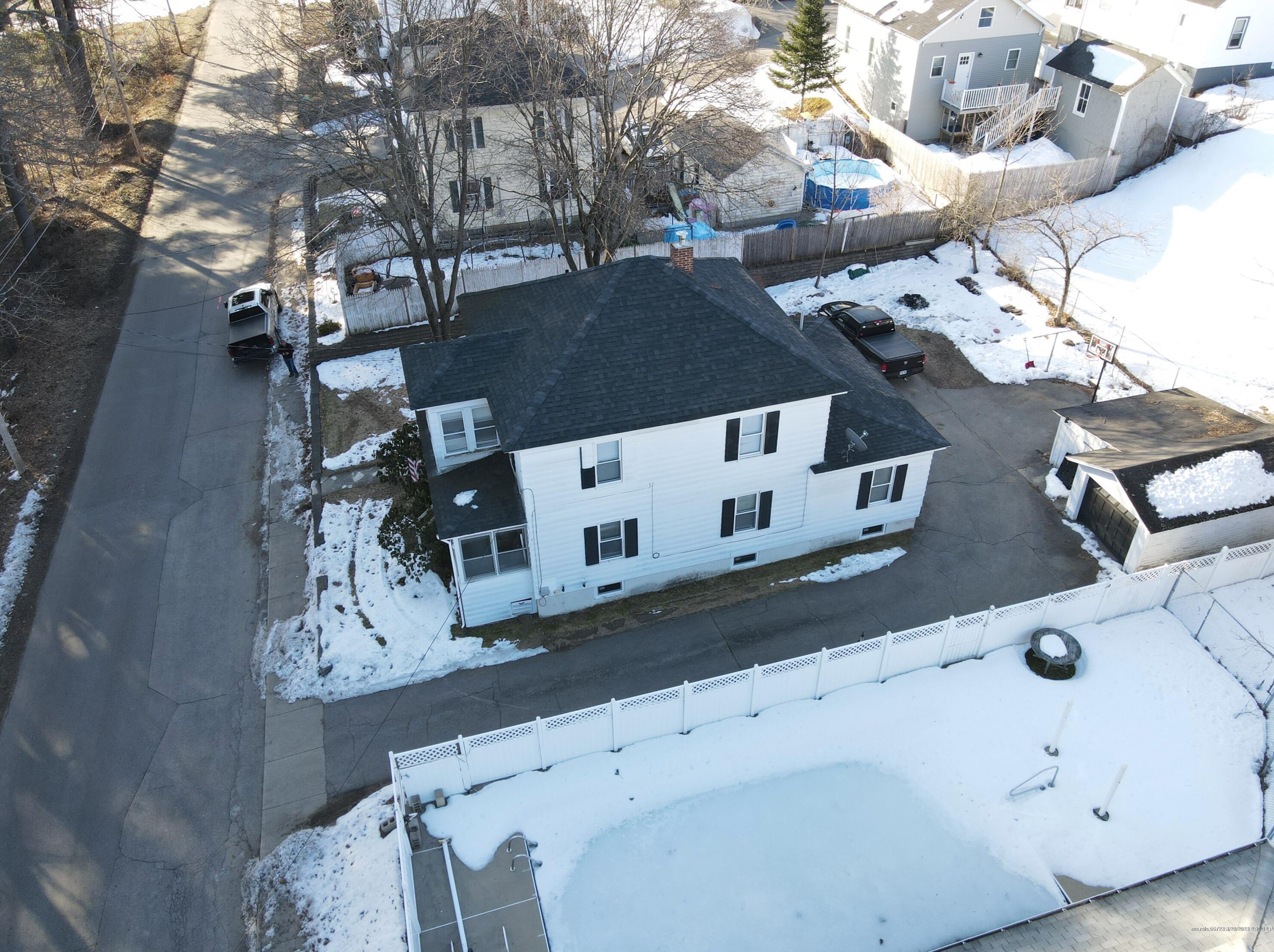 39 Oxford St, Sanford, ME 04073-3860