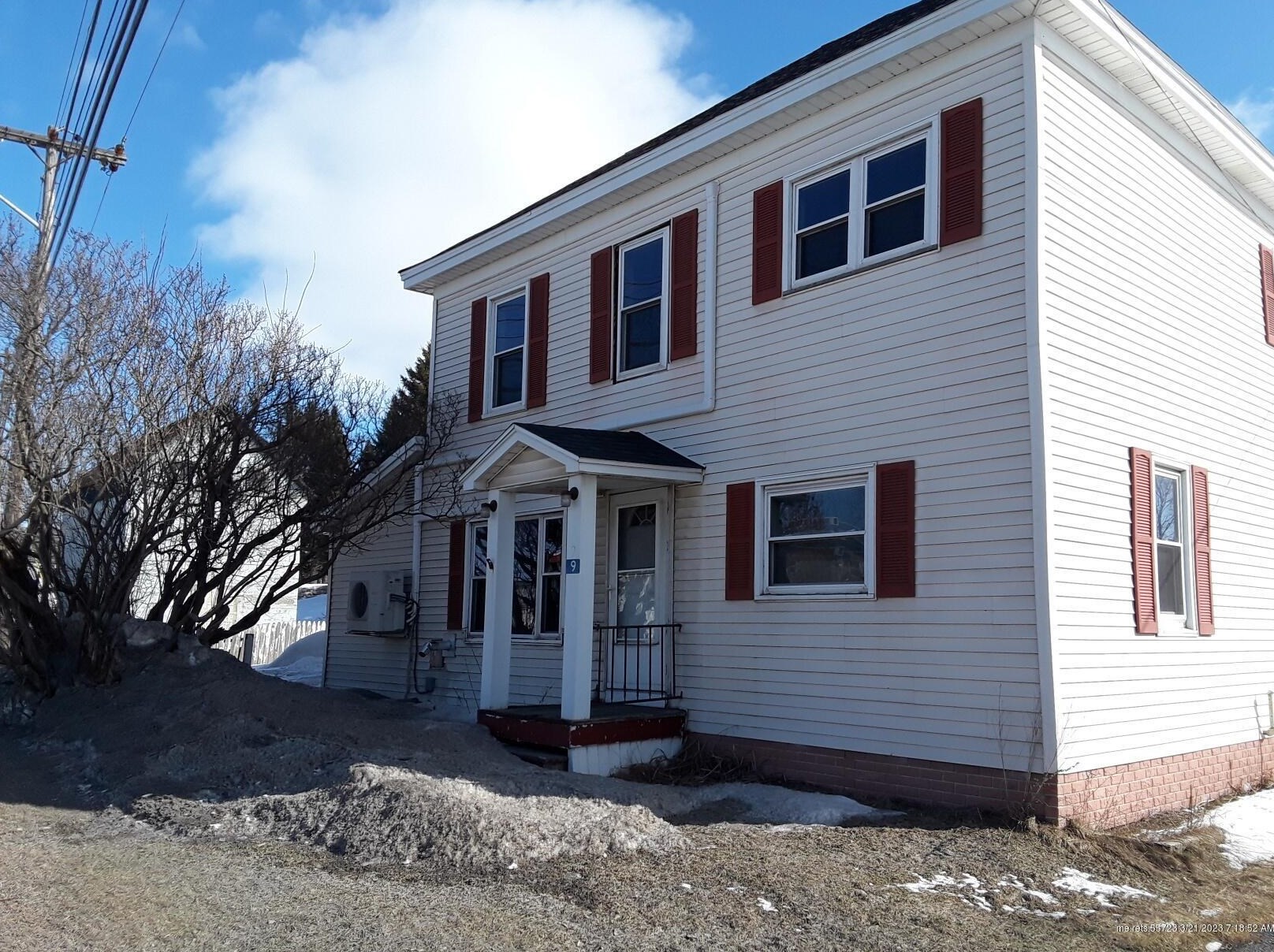 9 Fort St, Mars Hill, ME 04758-3431