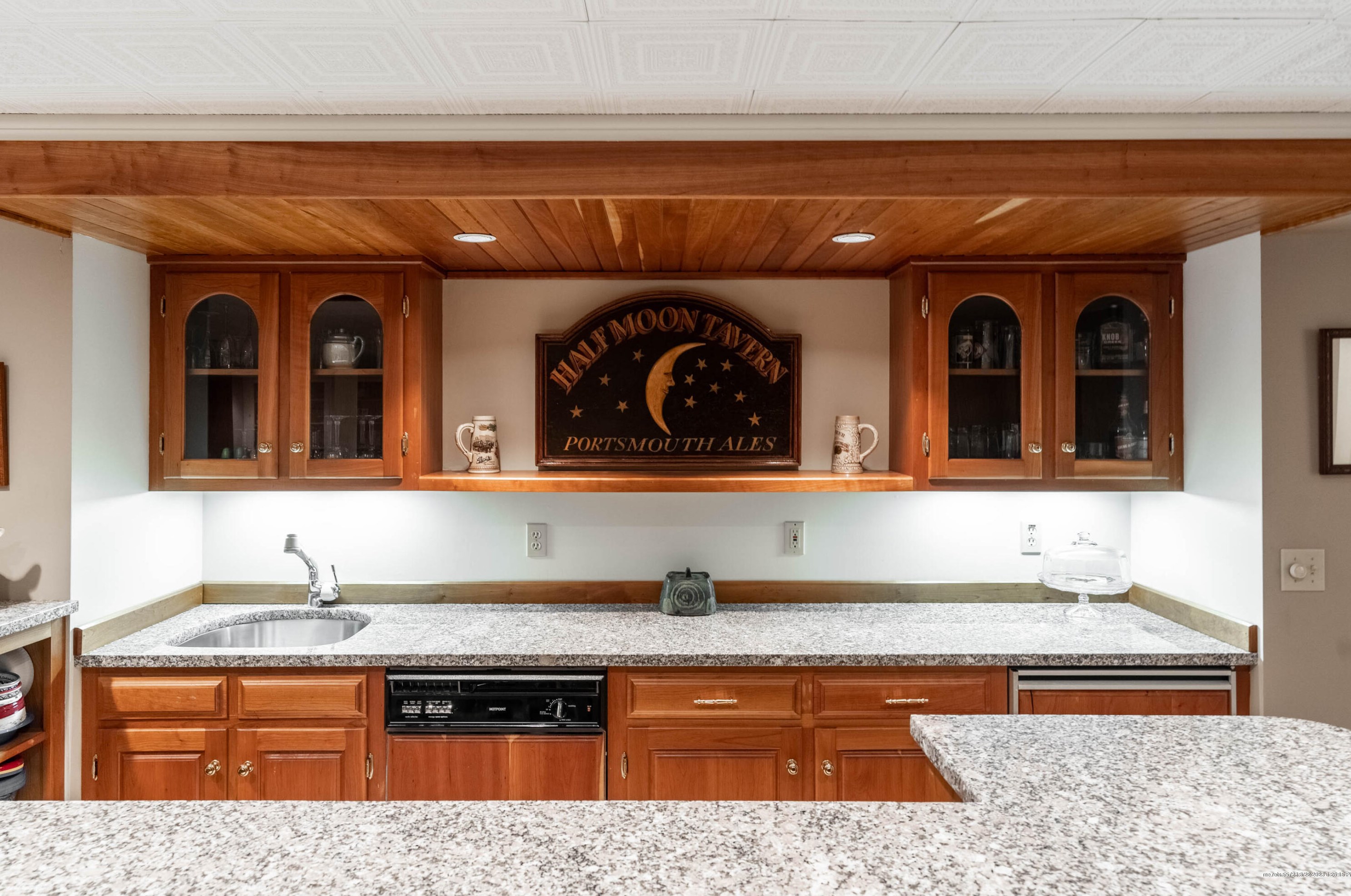 8 Flintlock Ln, Portland ME  04105-2536 exterior