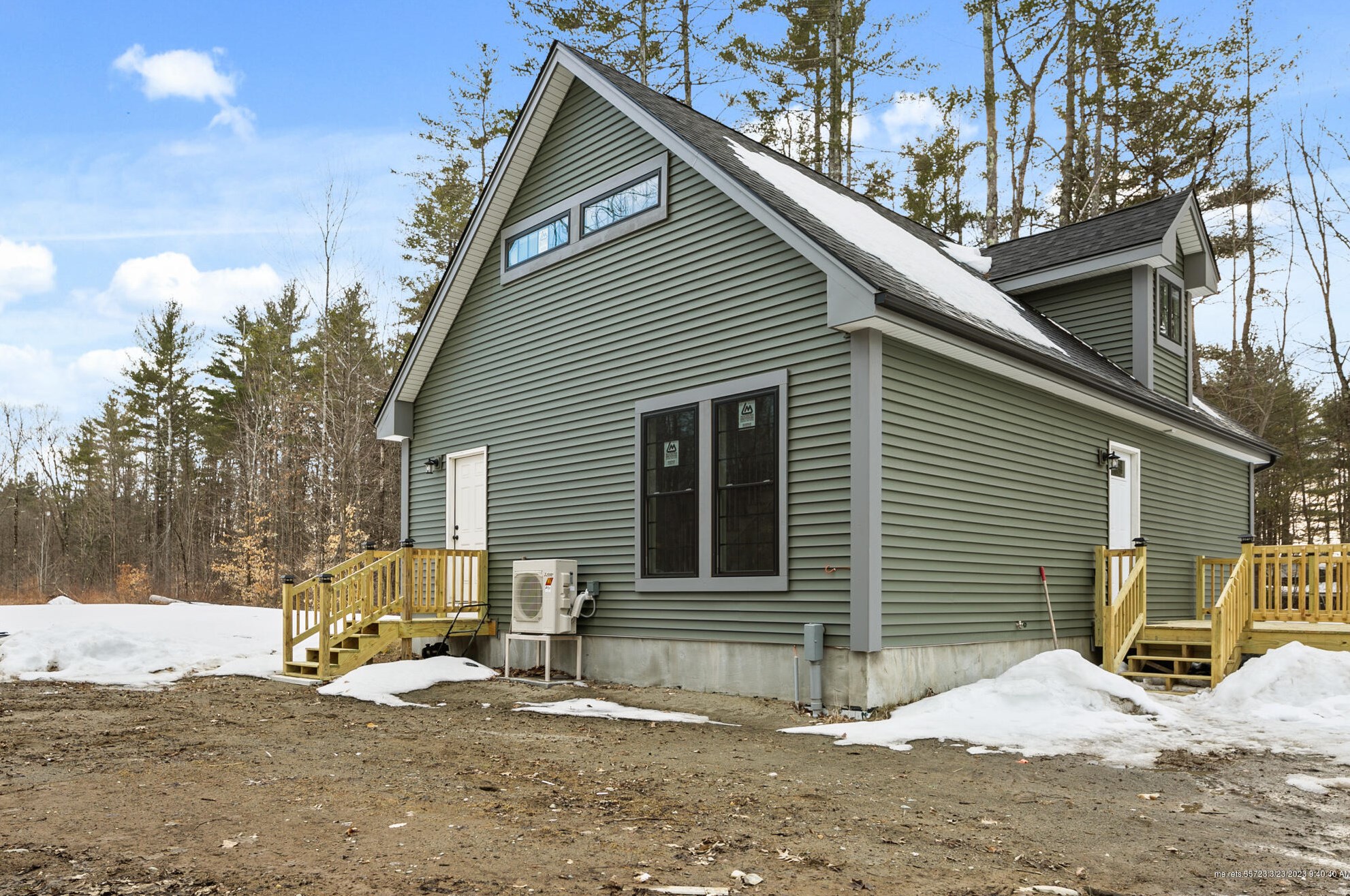 69 Canaan Rd, Clinton, ME 04927-3921