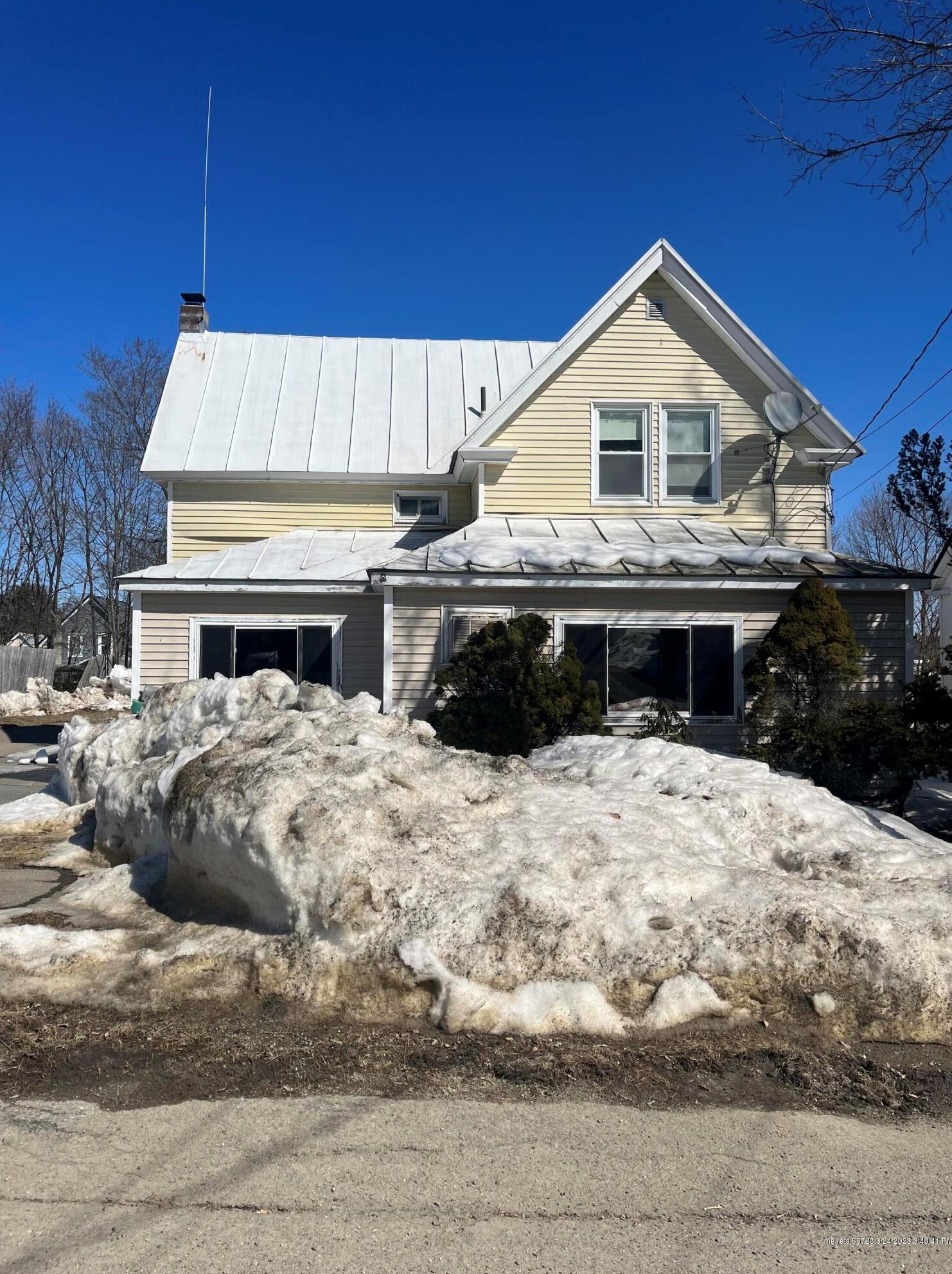 89 Somerset St, Millinocket, ME 04462
