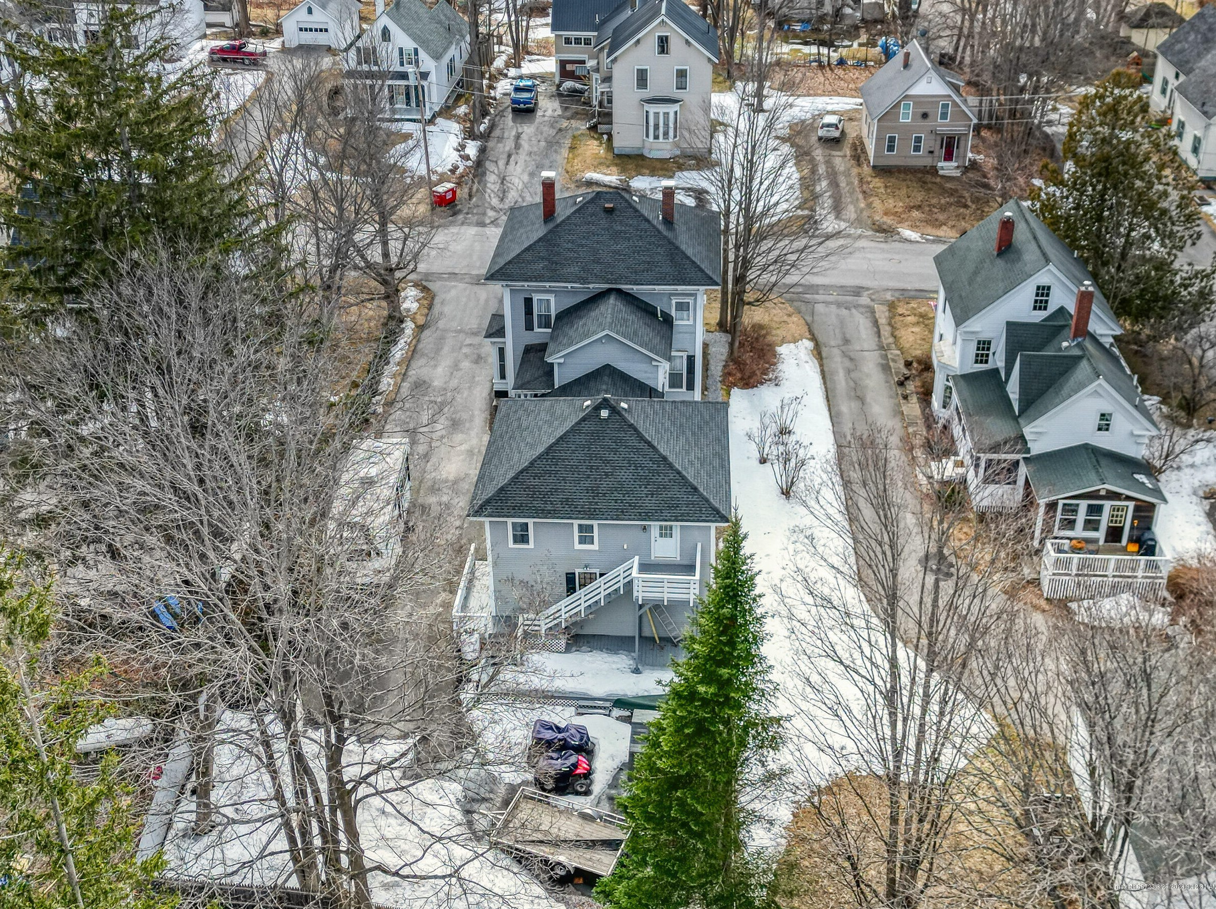 70 Elm St, Pittston ME 04345-2421 exterior