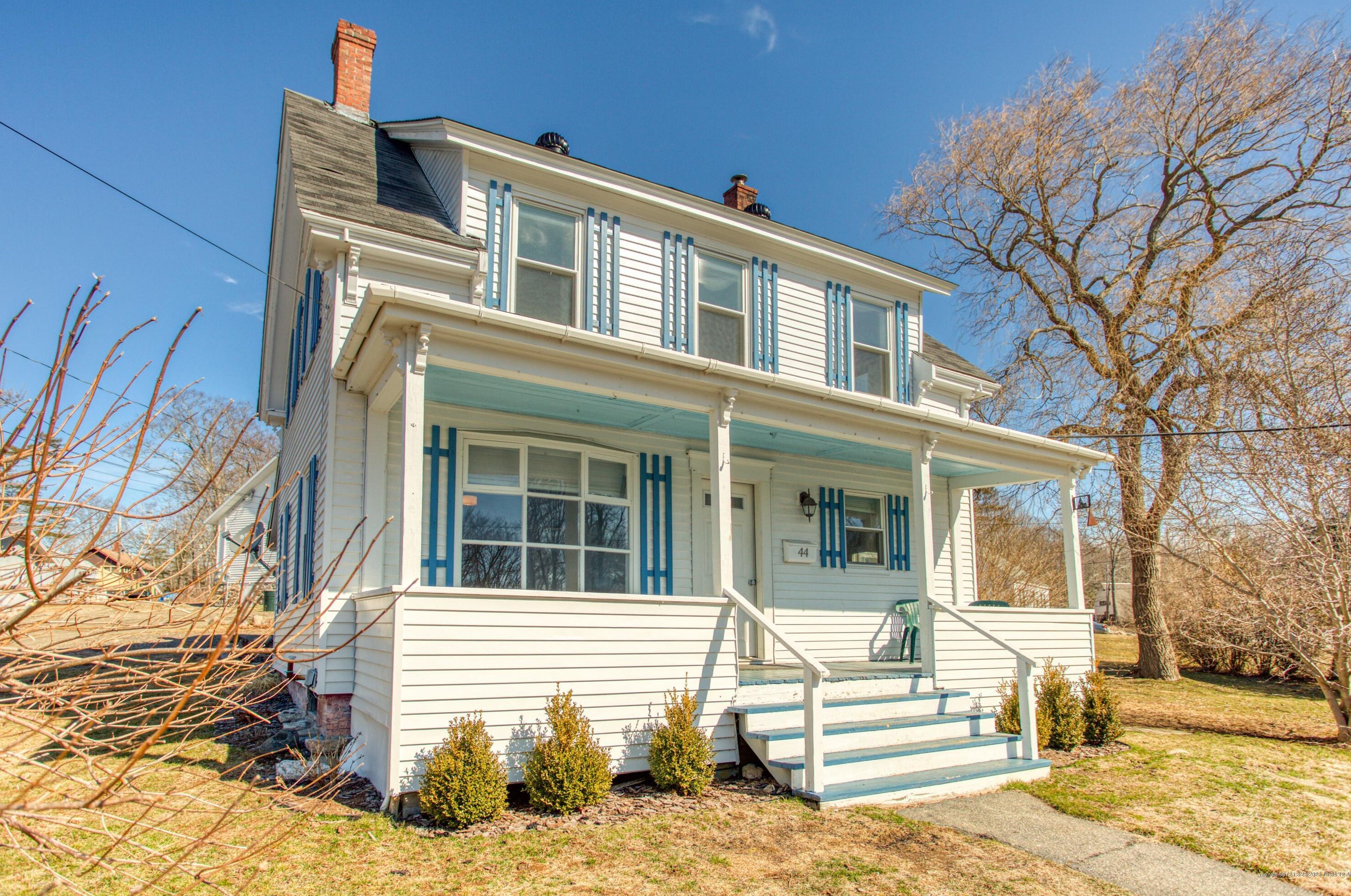 44 Bay St, Boothbay Harbor, ME 04538