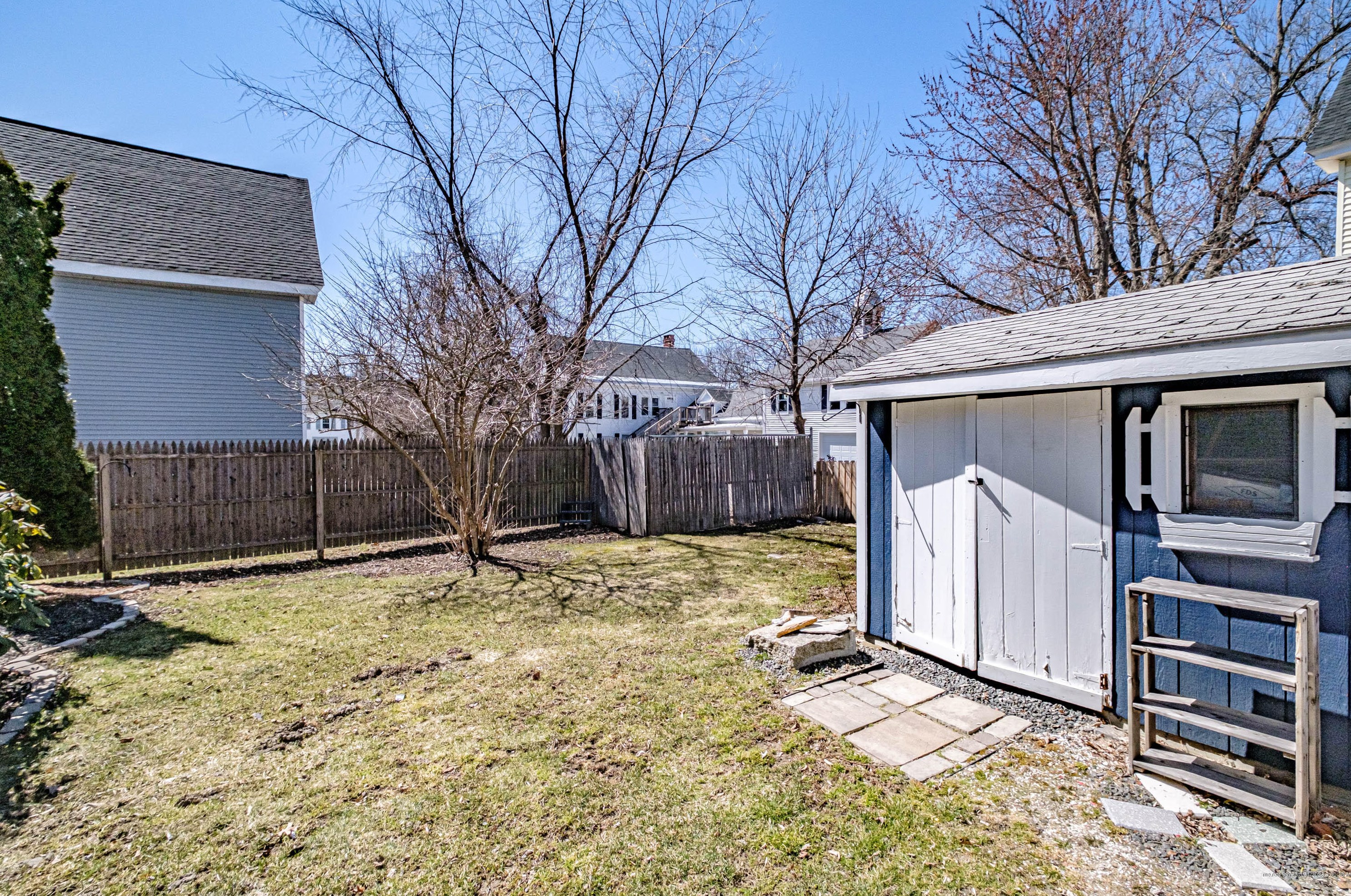 38 Pleasant St, Saco ME 04072-2739 exterior