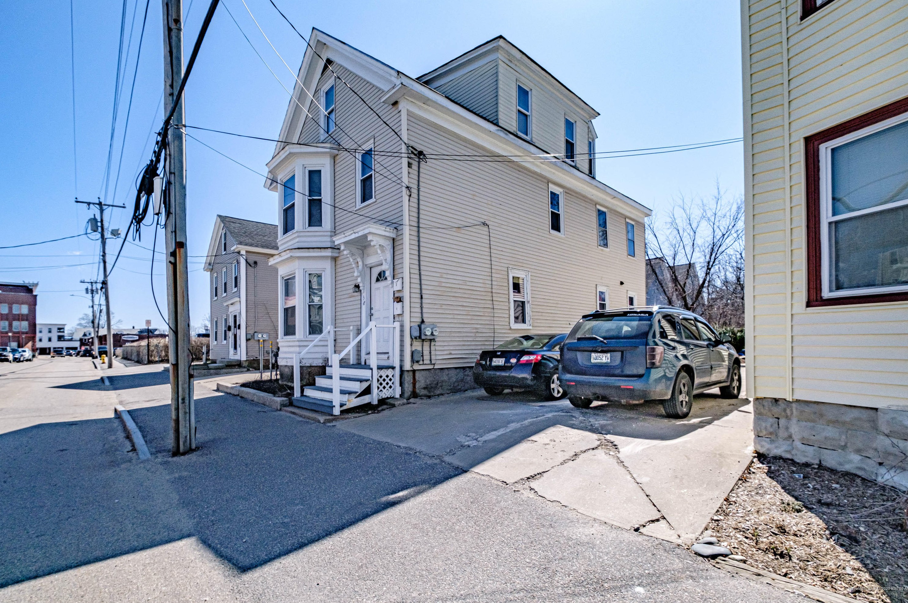 38 Pleasant St, Saco ME 04072-2739 exterior