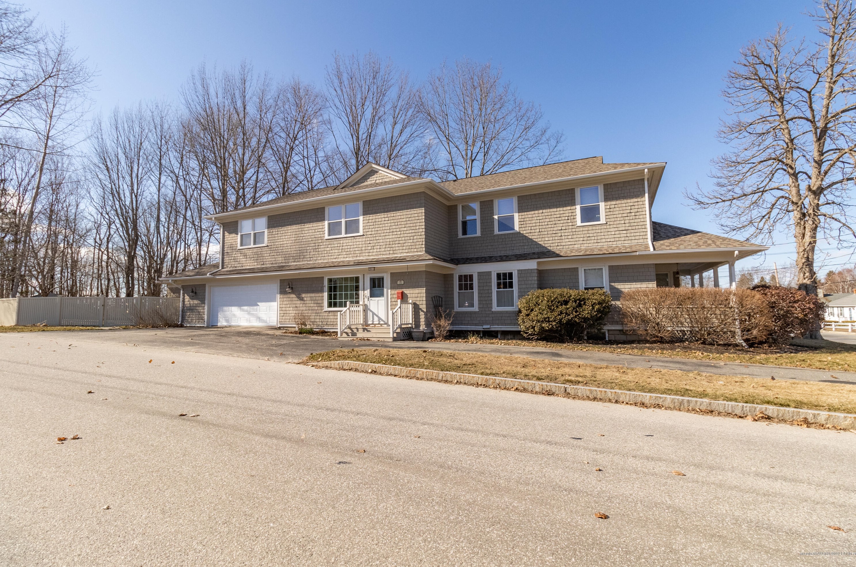 231 Cook St, Auburn ME  04210-5306 exterior