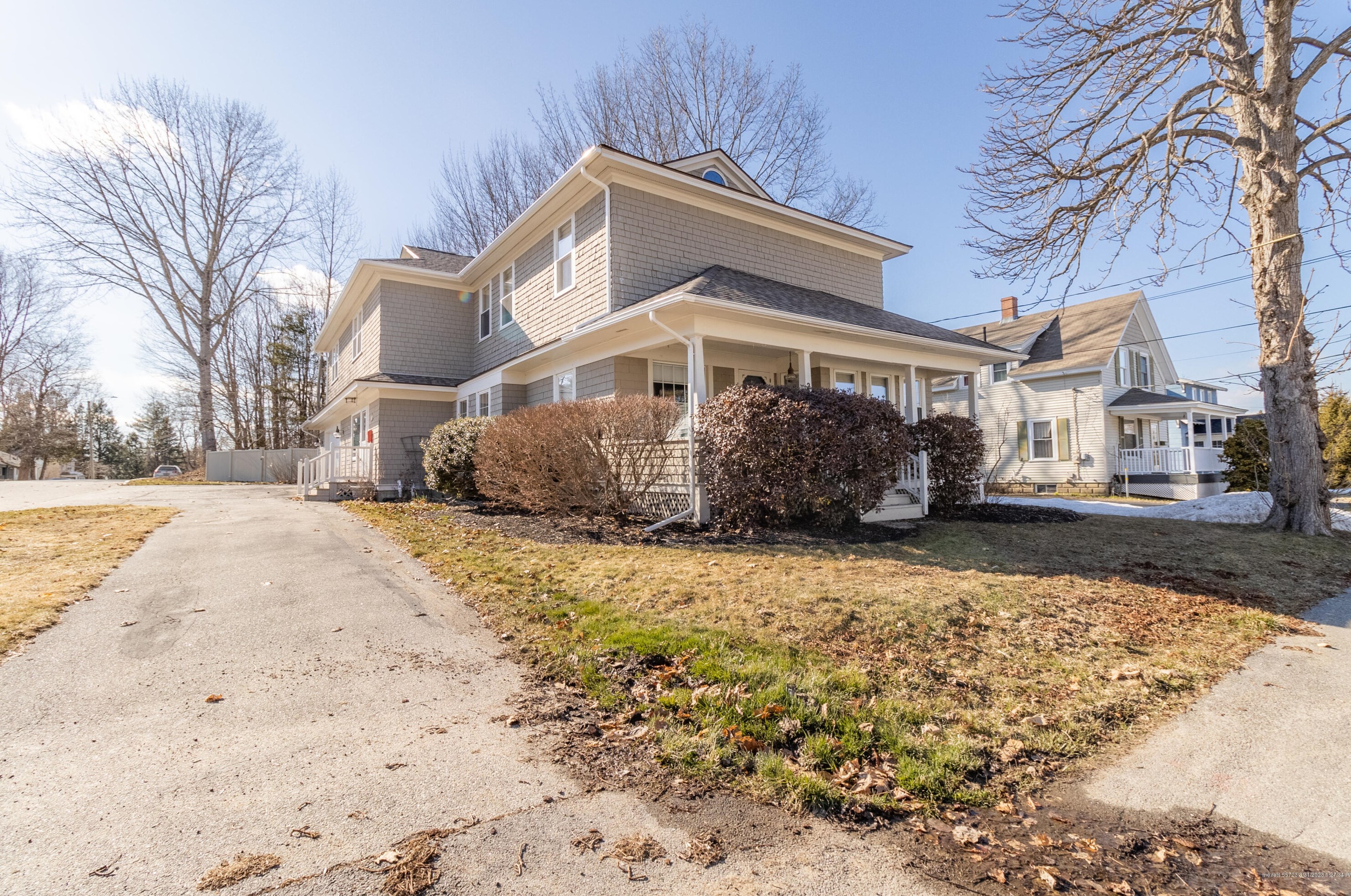 231 Cook St, Auburn ME  04210-5306 exterior