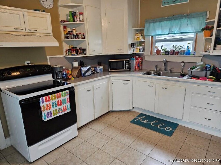 4 3rd St, Farmingdale, ME 04344