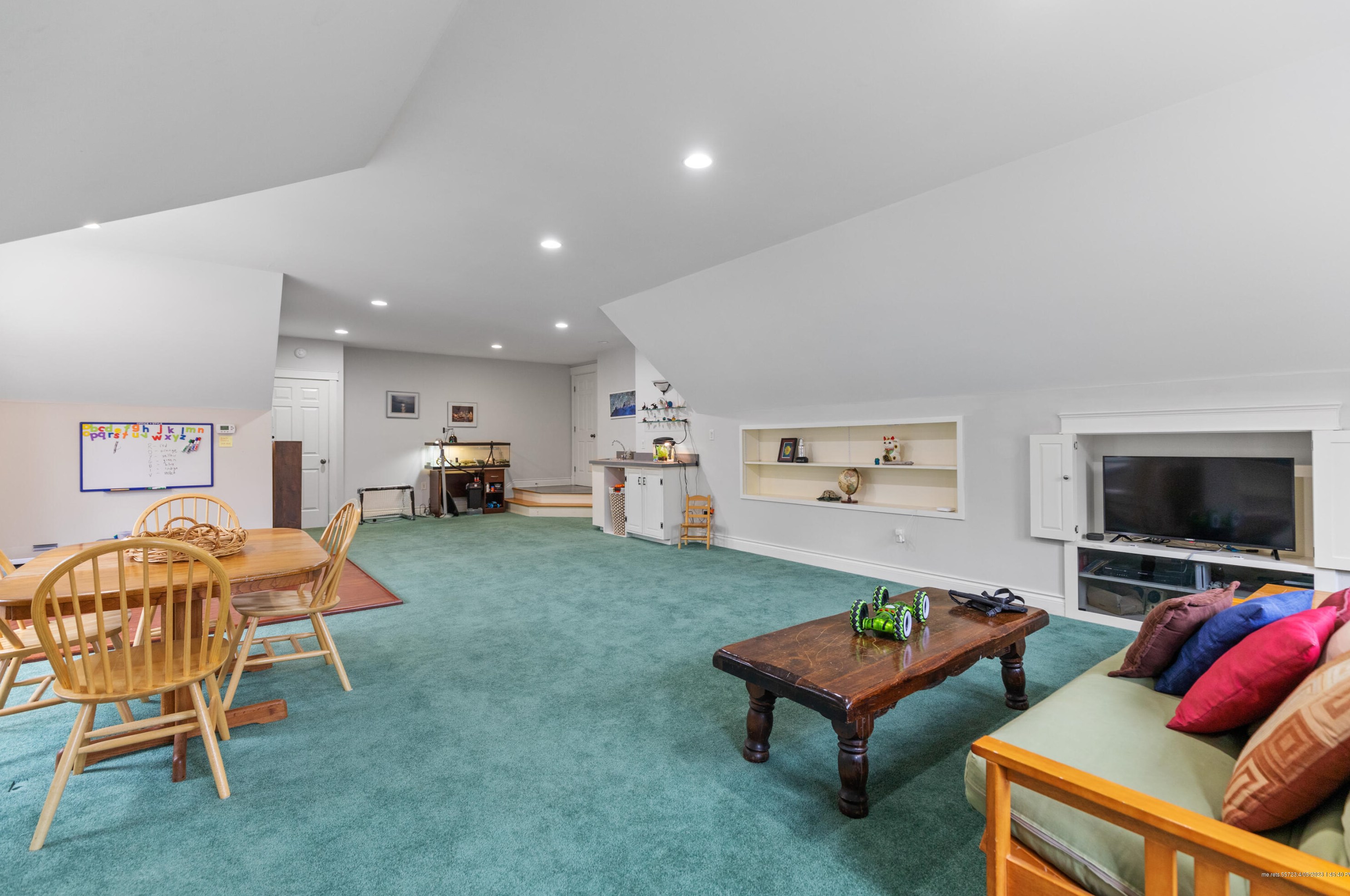 6 Baltusrol Cir, Portland ME  04105-1100 exterior