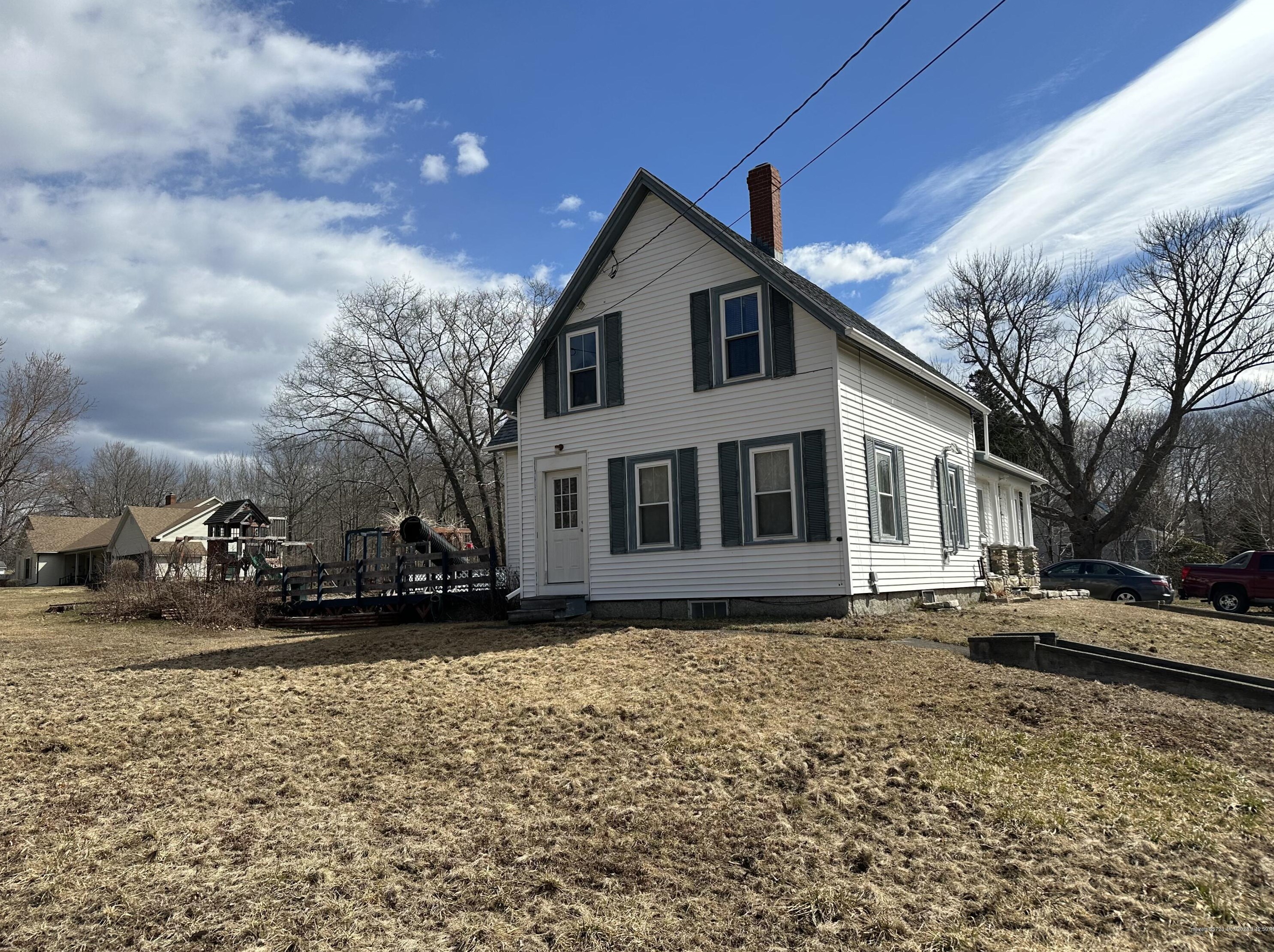 48 Pond St, Verona Island, ME 04416
