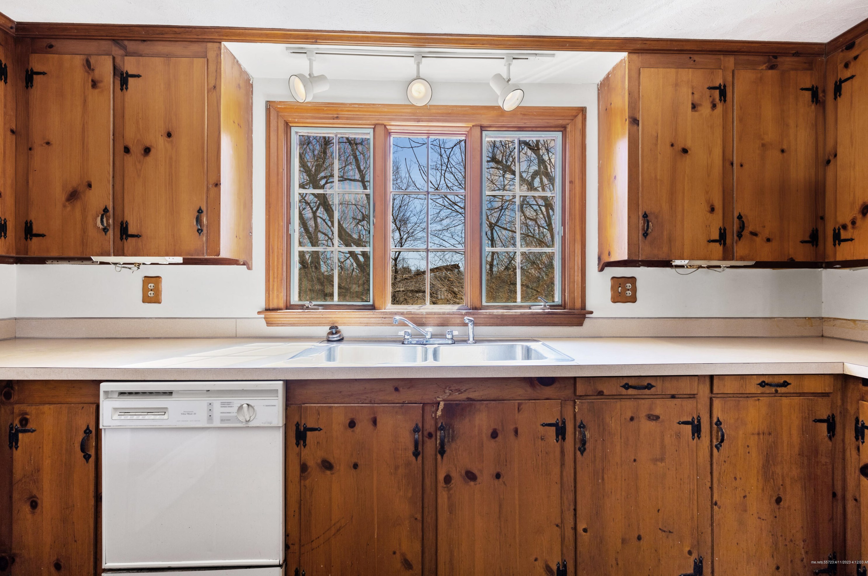 9 West Cir, Portland ME  04105-1110 exterior