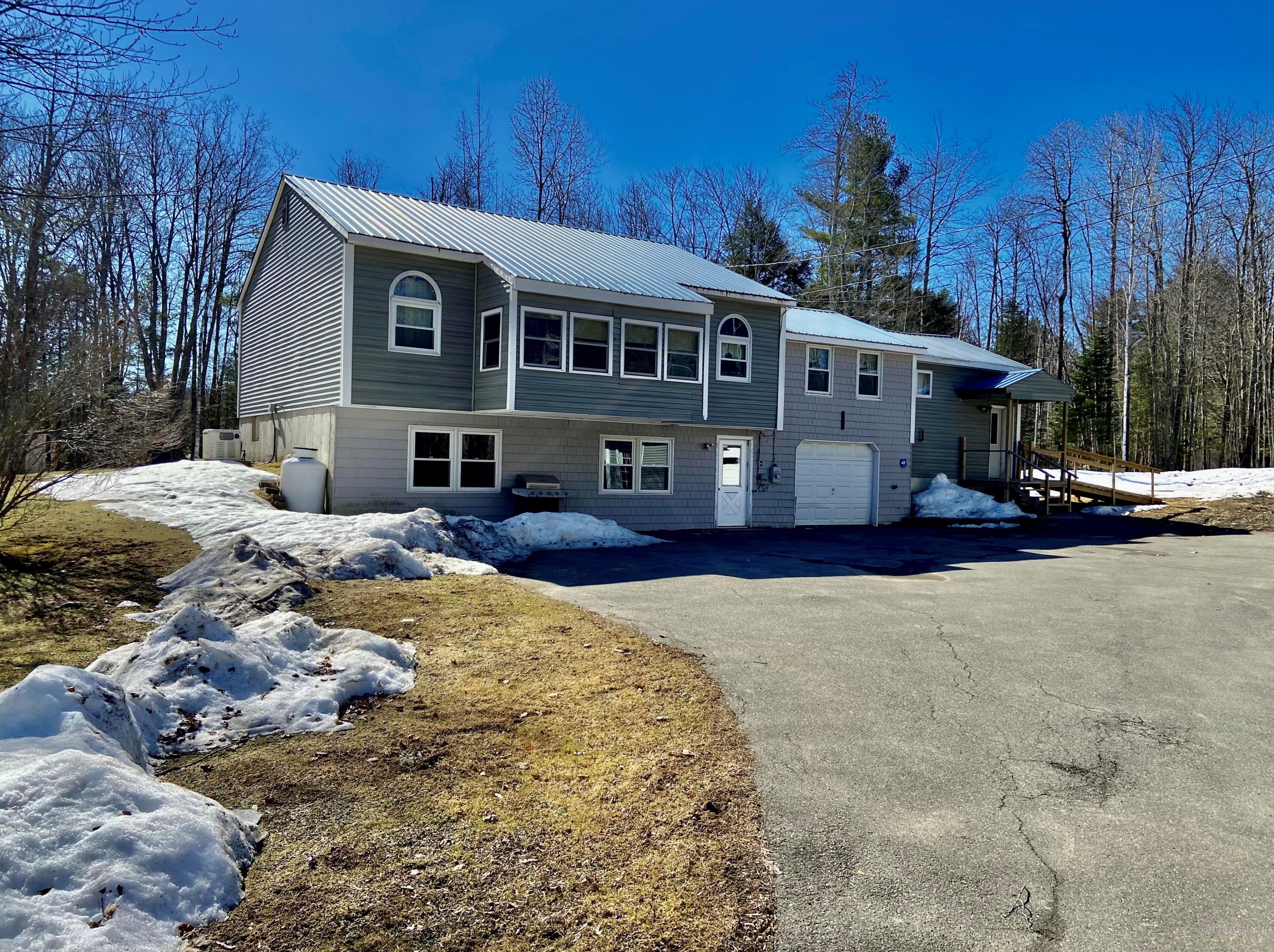 10 Davis Rd, Fairfield, ME 04937