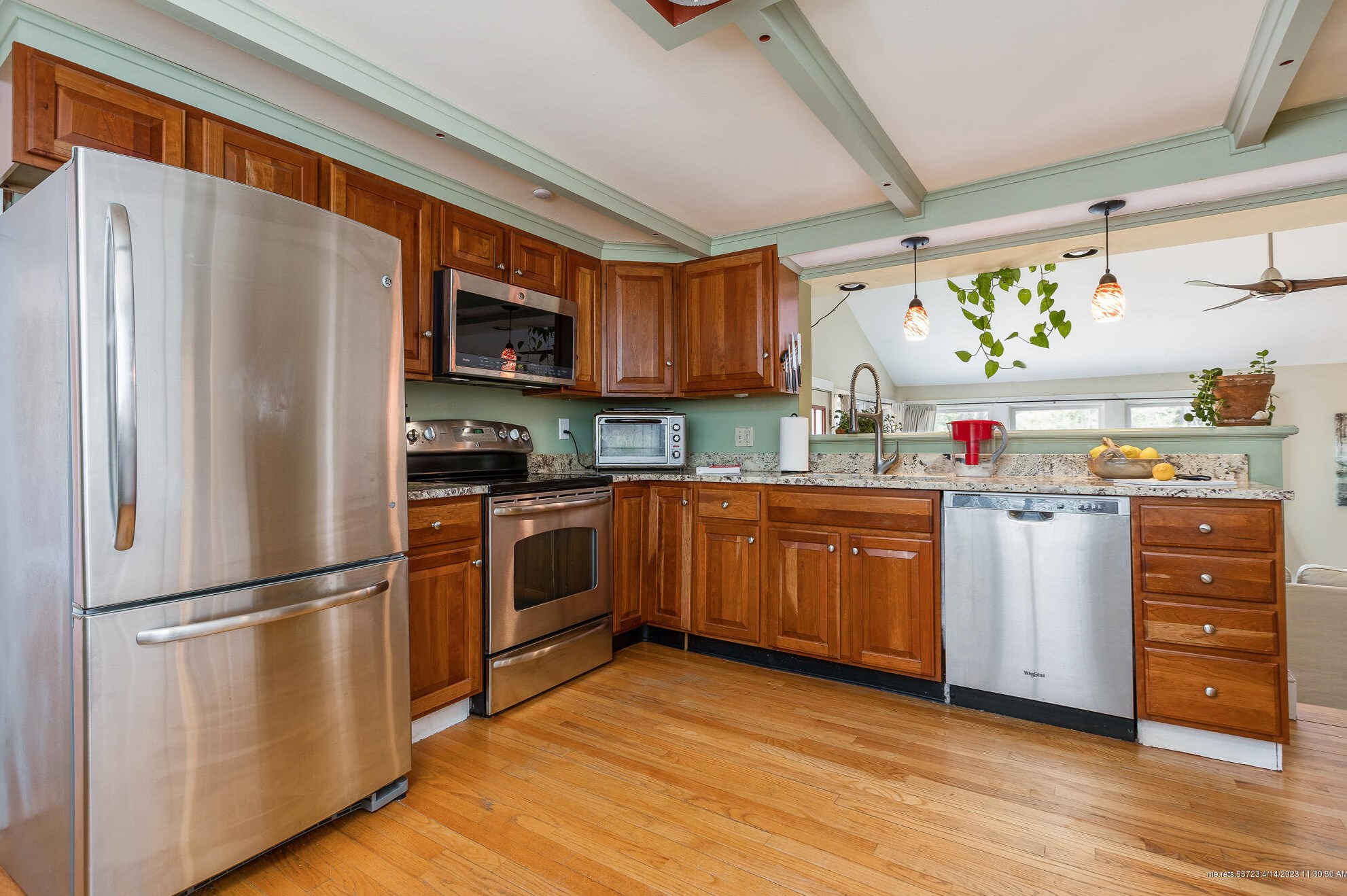 41 Longwoods Rd, Portland, ME 04105-2646