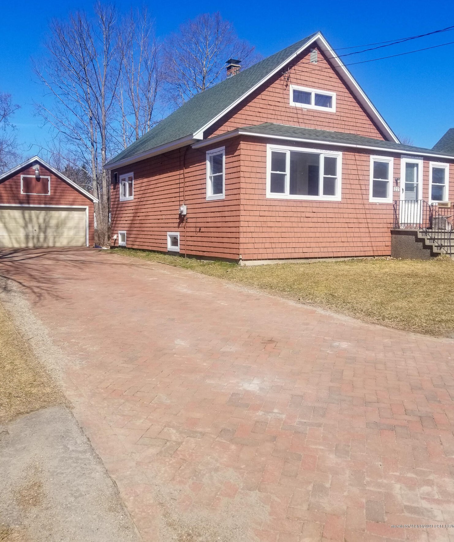 22 Maple St, East Millinocket, ME 04430-1146