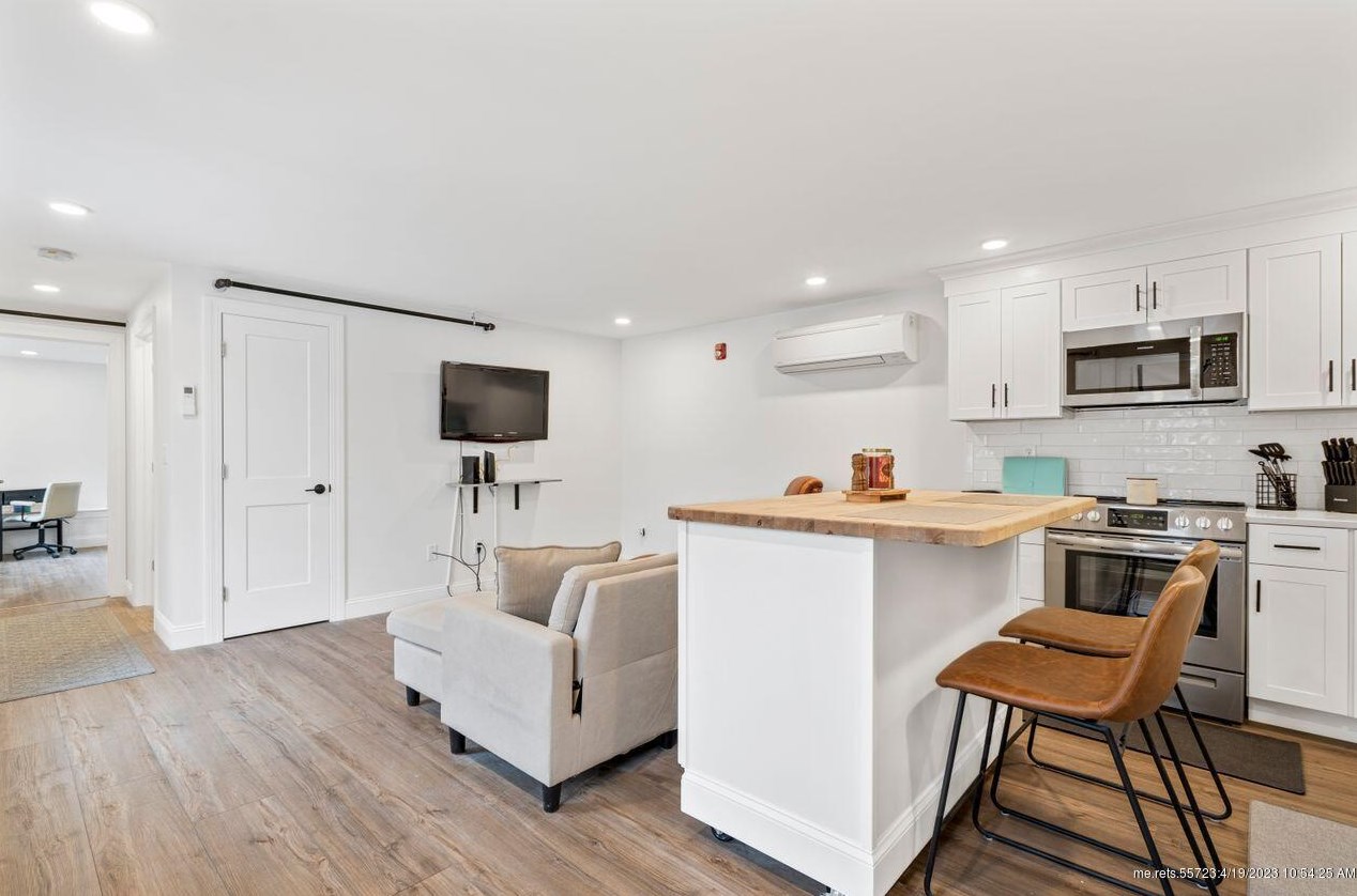 372 Main St #101, Saco, ME 04072