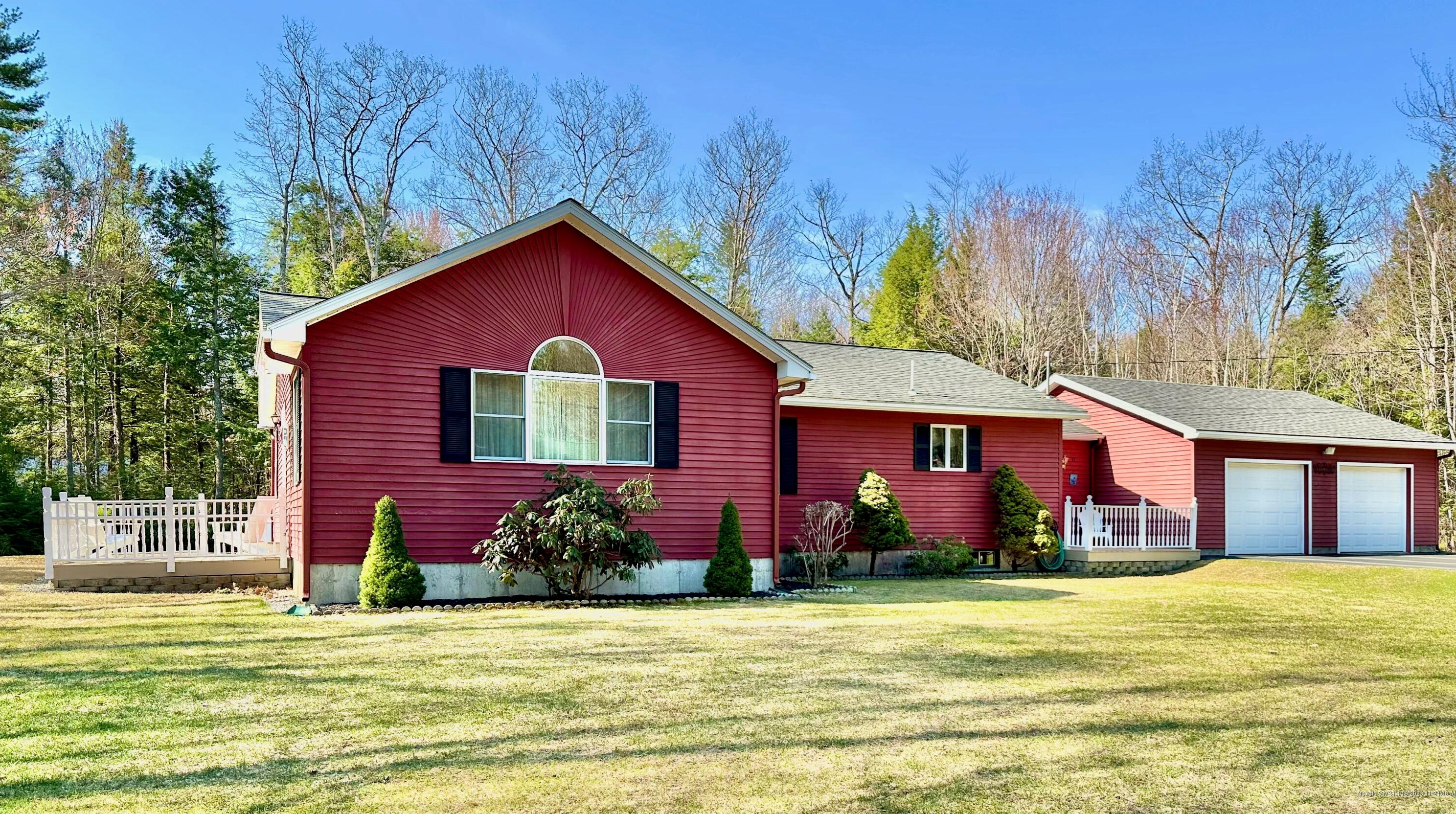 97 Oakwood Dr, Belgrade, ME 04917