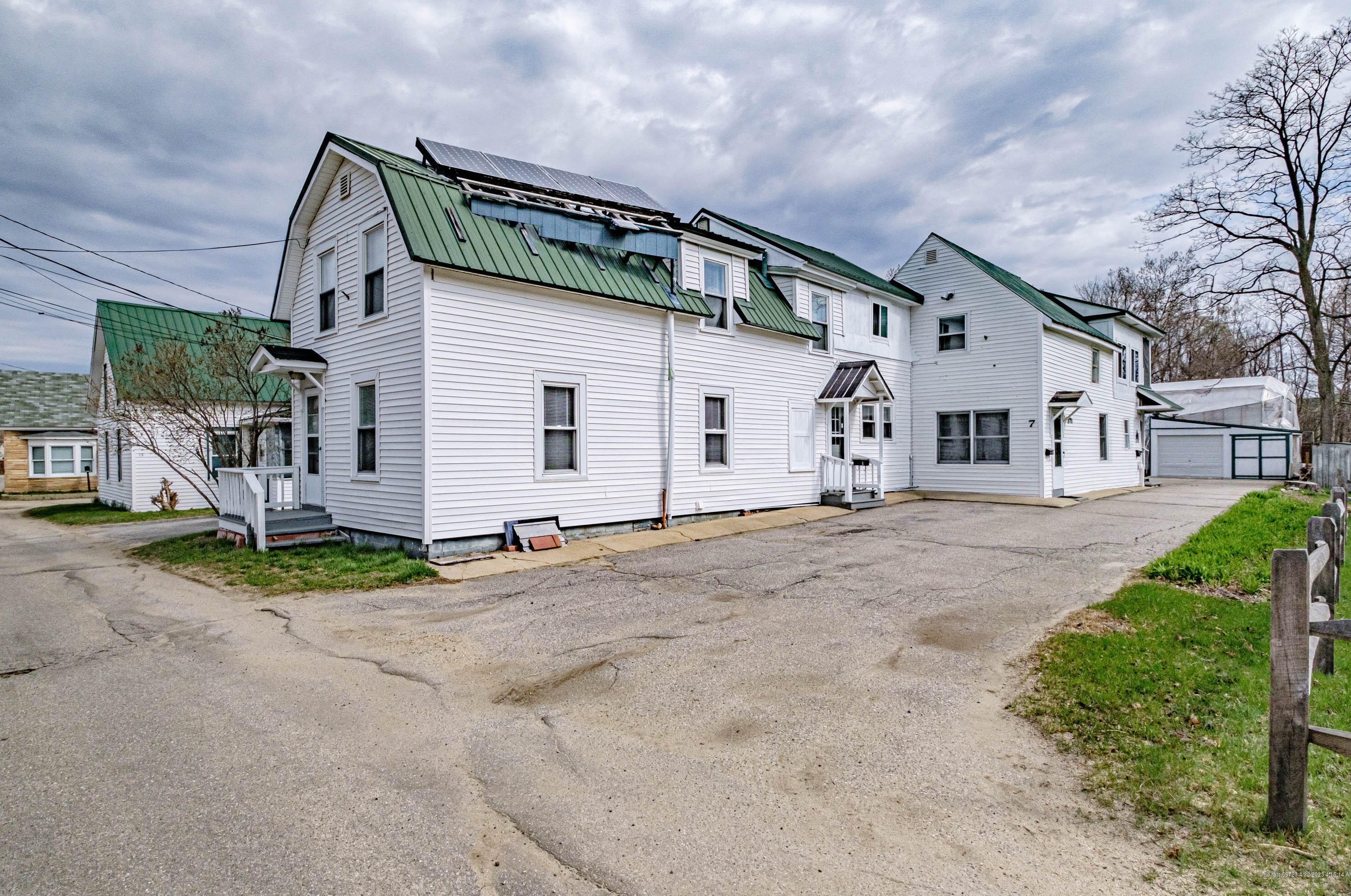 7 Myrtle St, South Paris, ME 04281