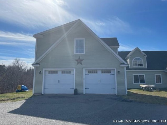 12 Journeys End Ln, Owls Head, ME 04854