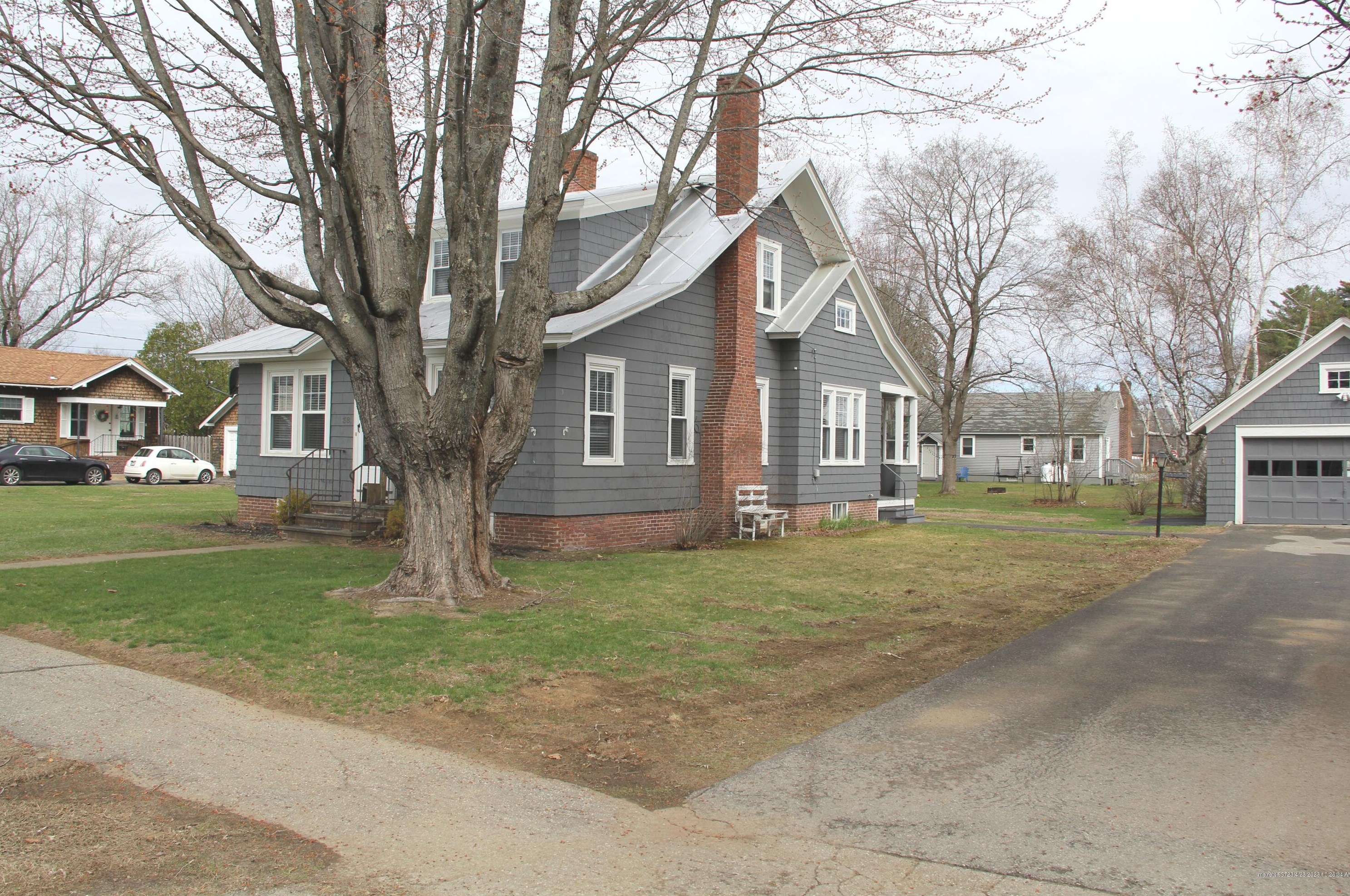 38 Dyer St, Skowhegan, ME 04976