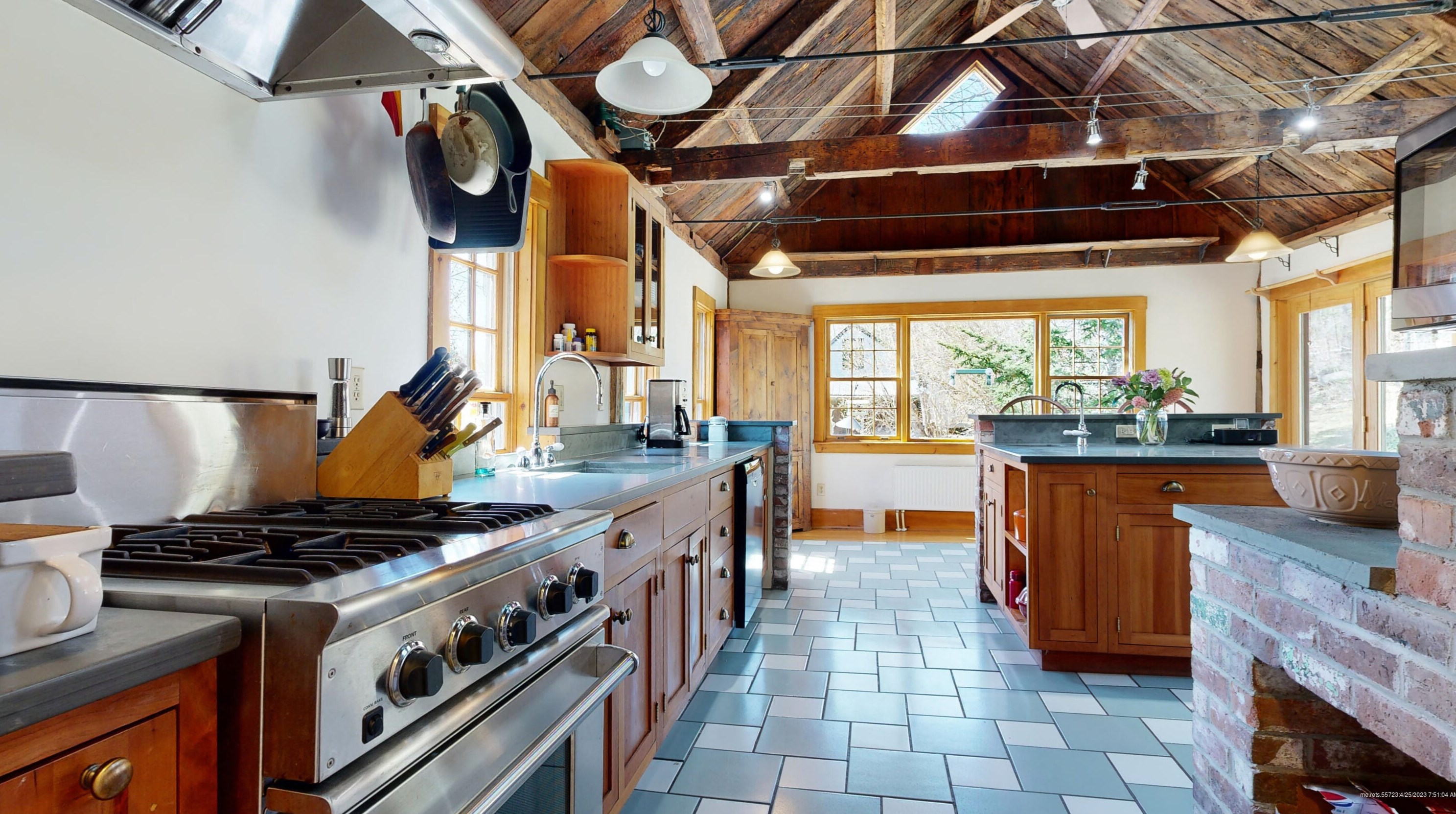 172 Middle Rd, Cumberland, ME 04021