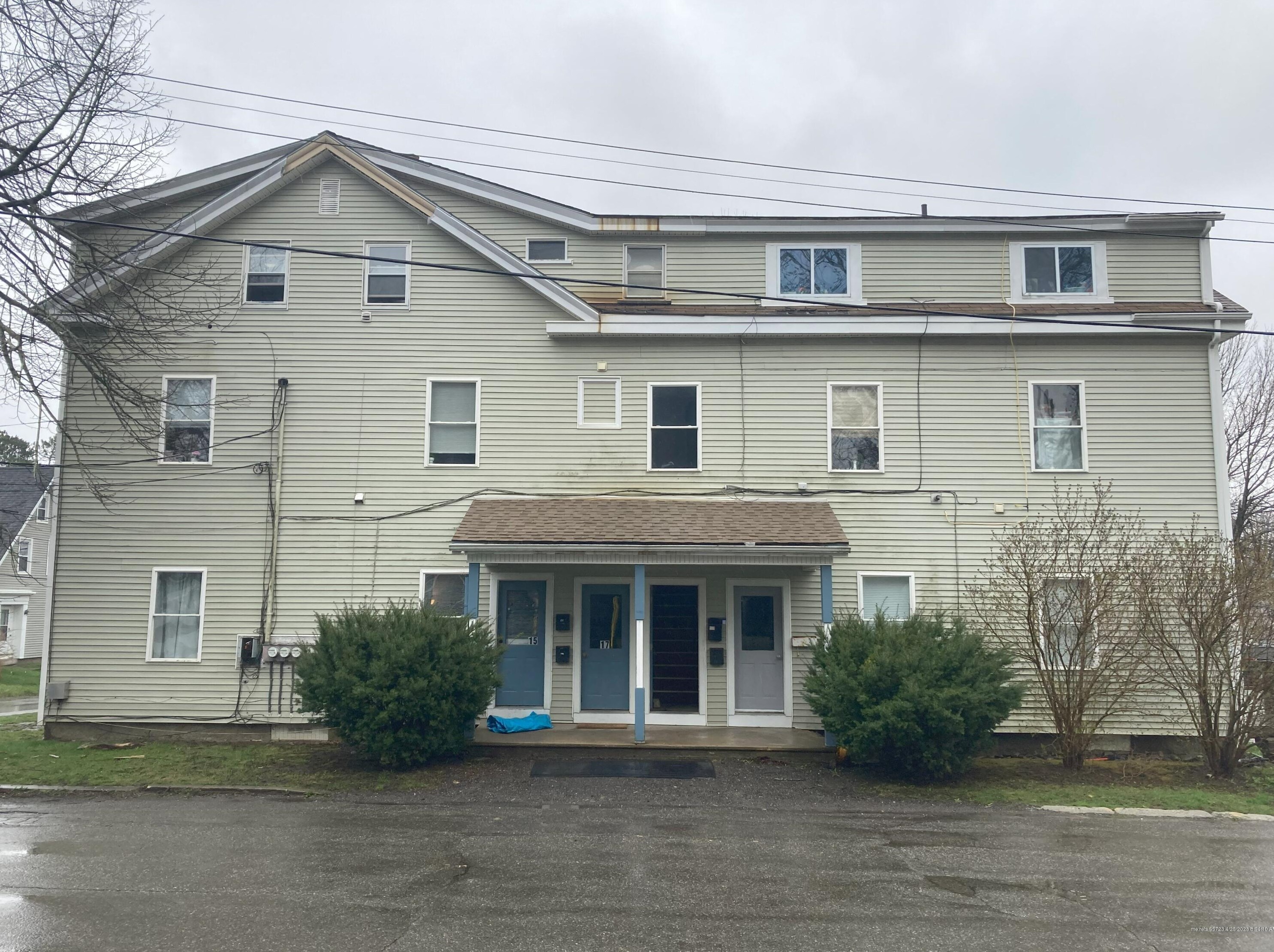 21 Brewster St, Rockland, ME 04841