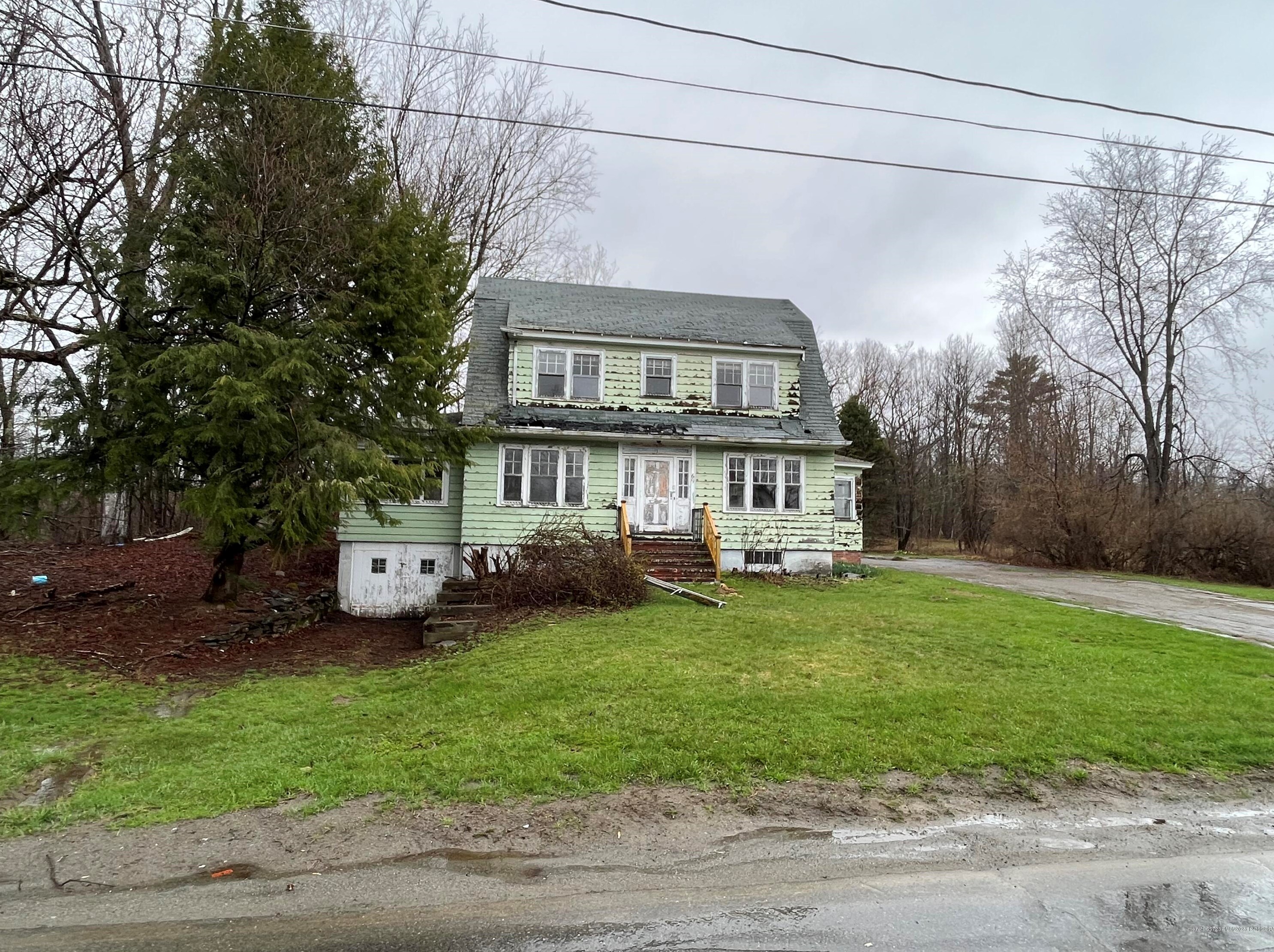 69 North St, Hartland, ME 04943
