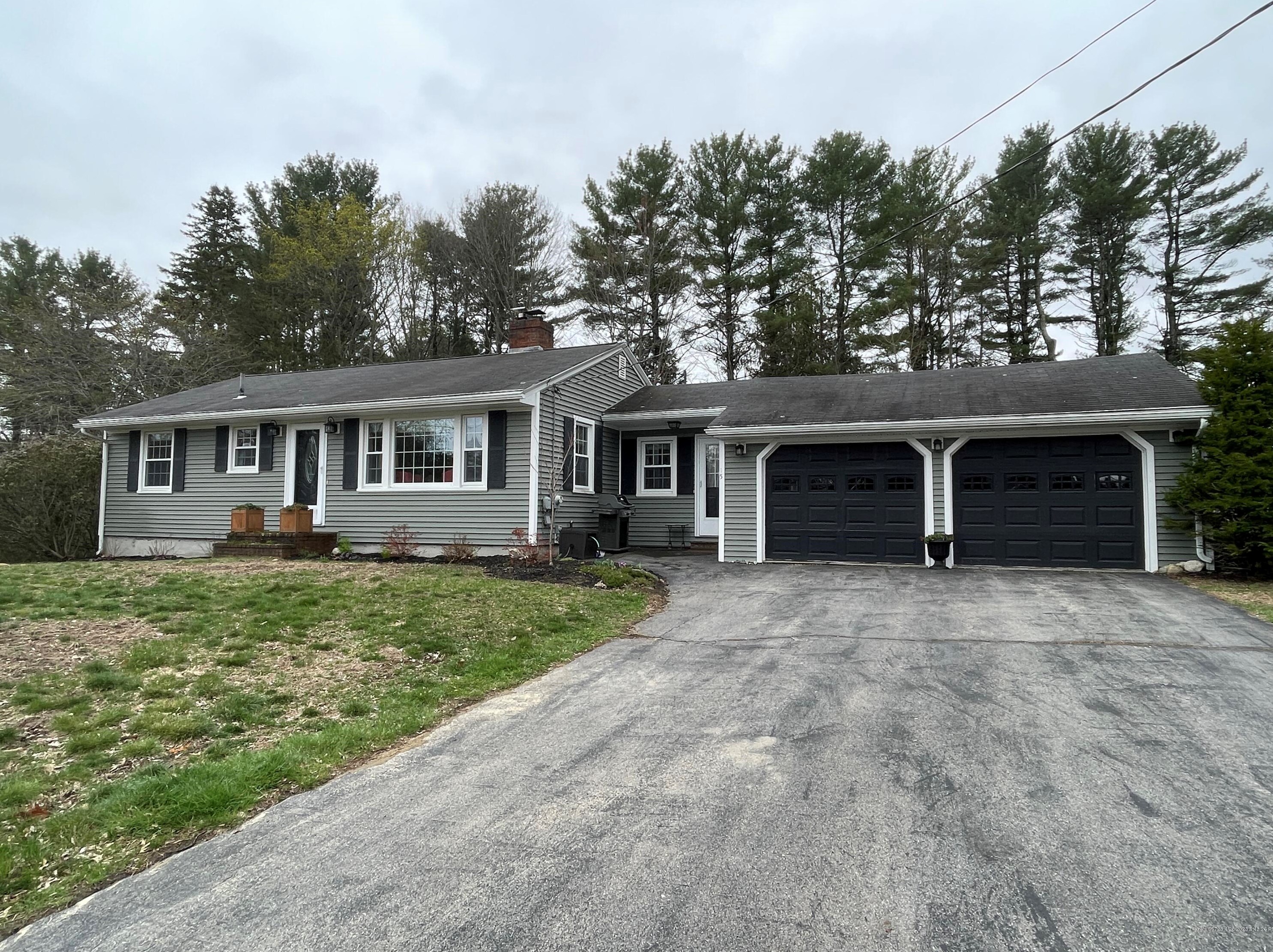 15 Hedgerow Dr, Cumberland, ME 04021