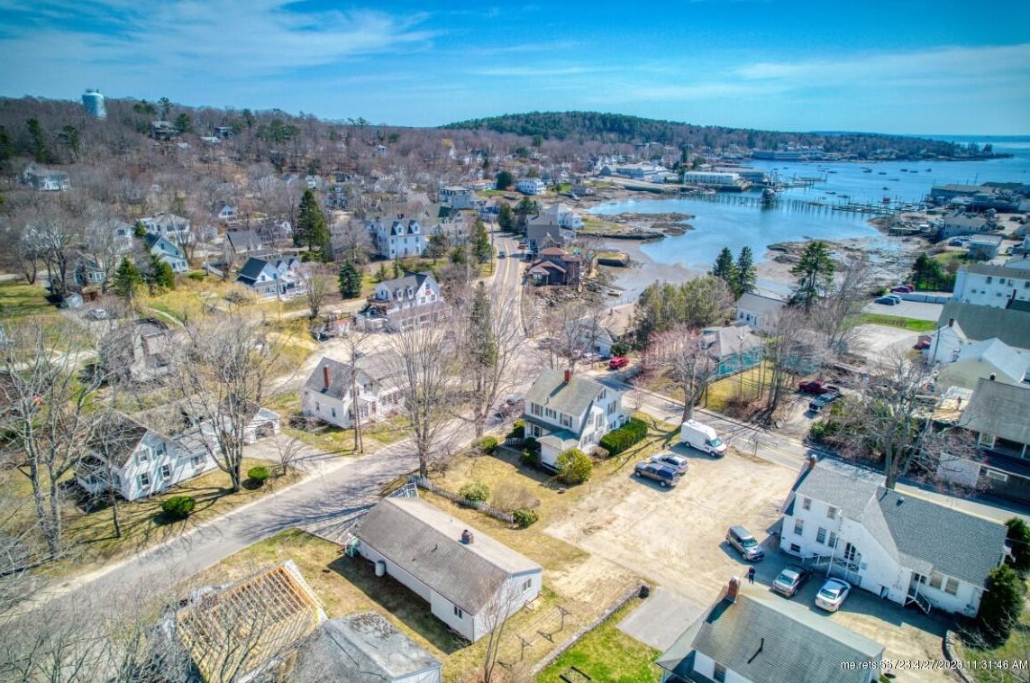 8 Pear St, Boothbay Harbor, ME 04538