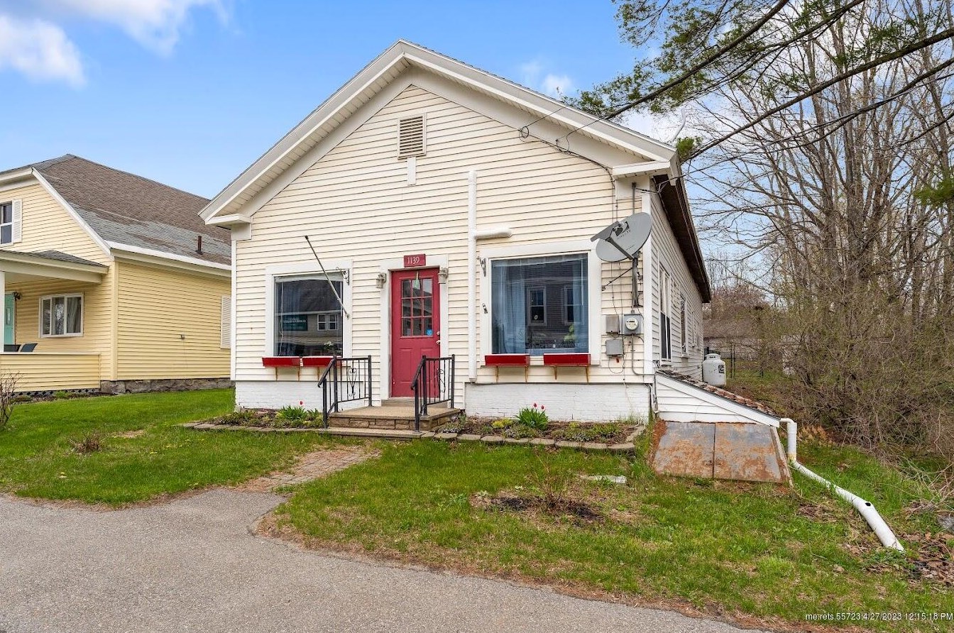 1139 Main St, Readfield ME  04355-3511 exterior