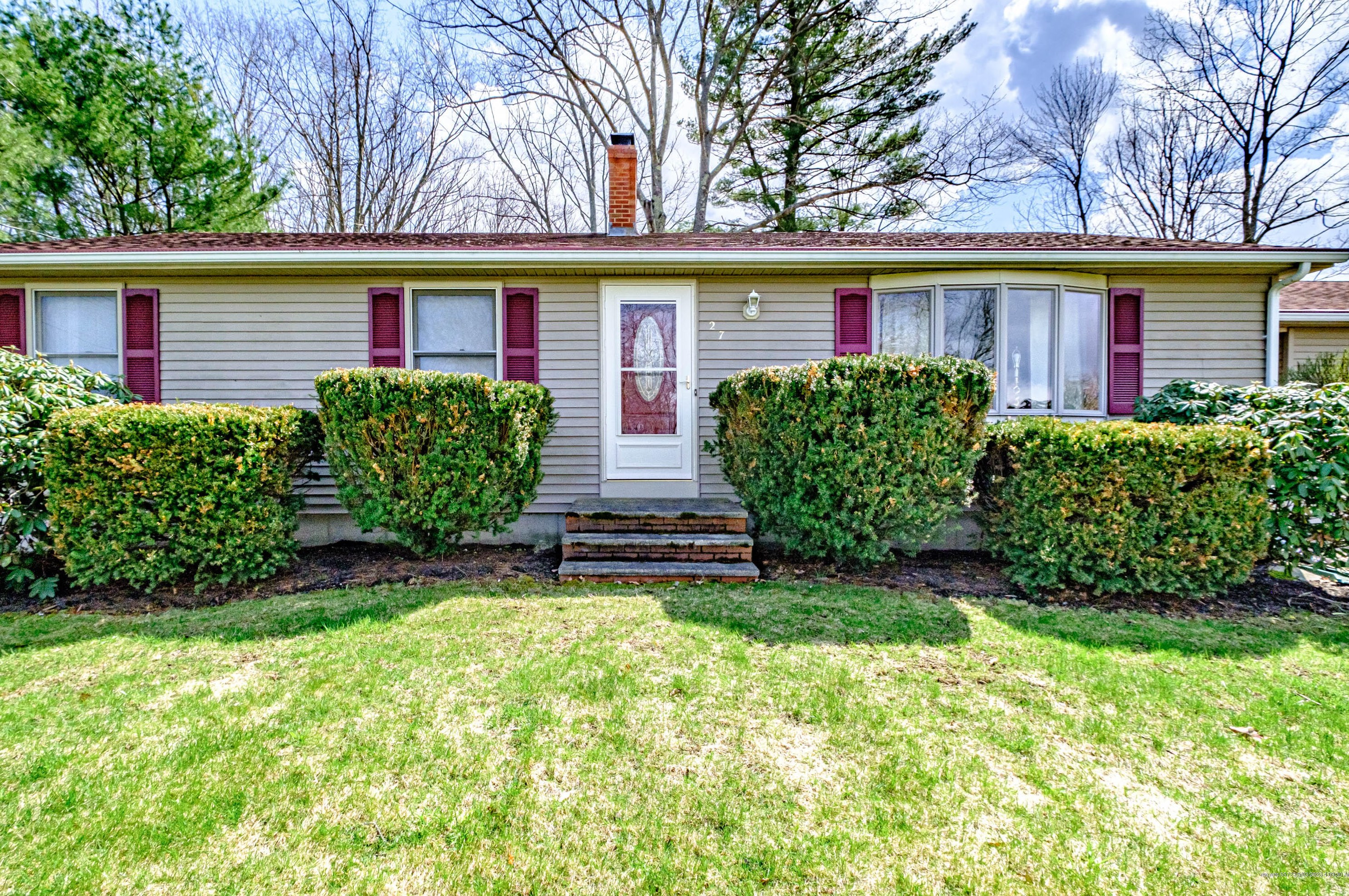 27 Indian Ridge Dr, Biddeford, ME 04005