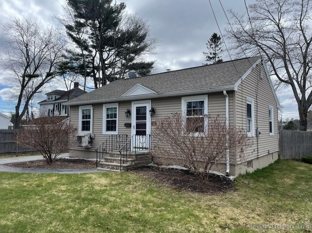 12 Fairfax St, Bangor, ME 04401