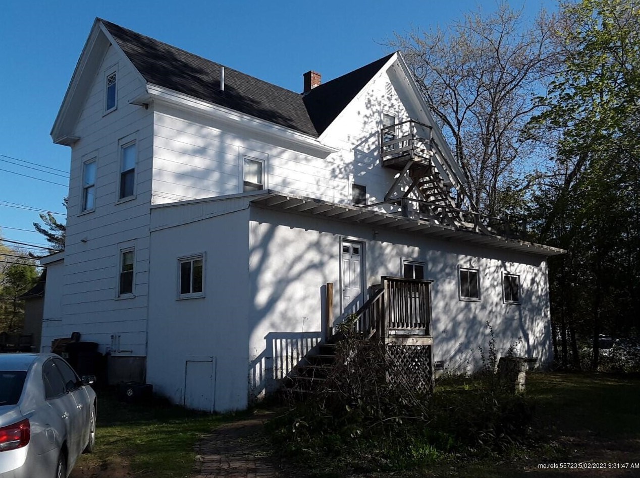 56 Park St, Orono, ME 04473