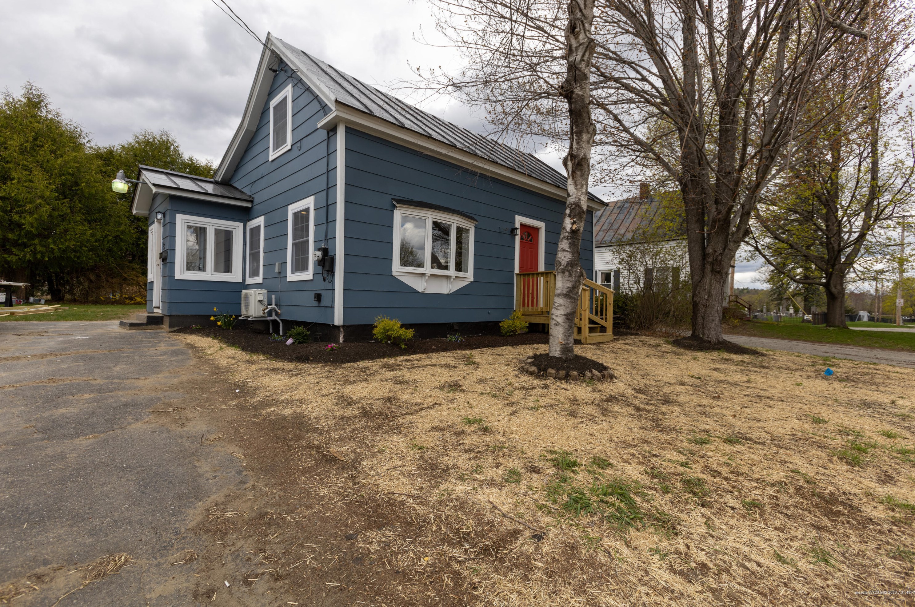 15 Maple St, Fairfield, ME 04937