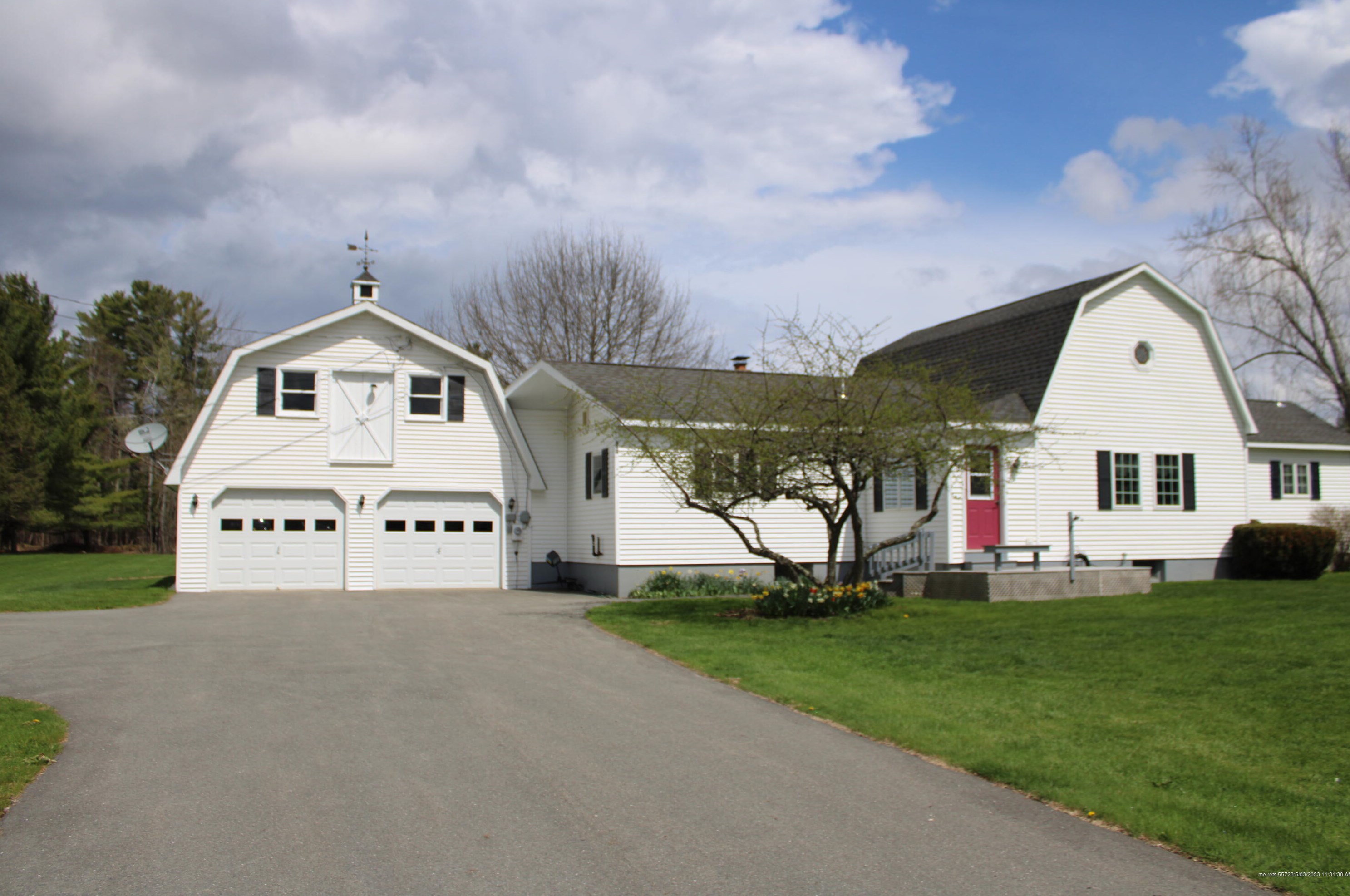 692 Main St, Corinth, ME 04427