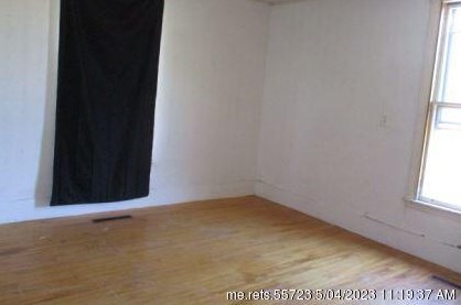 8 Pleasant St, Lincoln ME  04457-1516 exterior