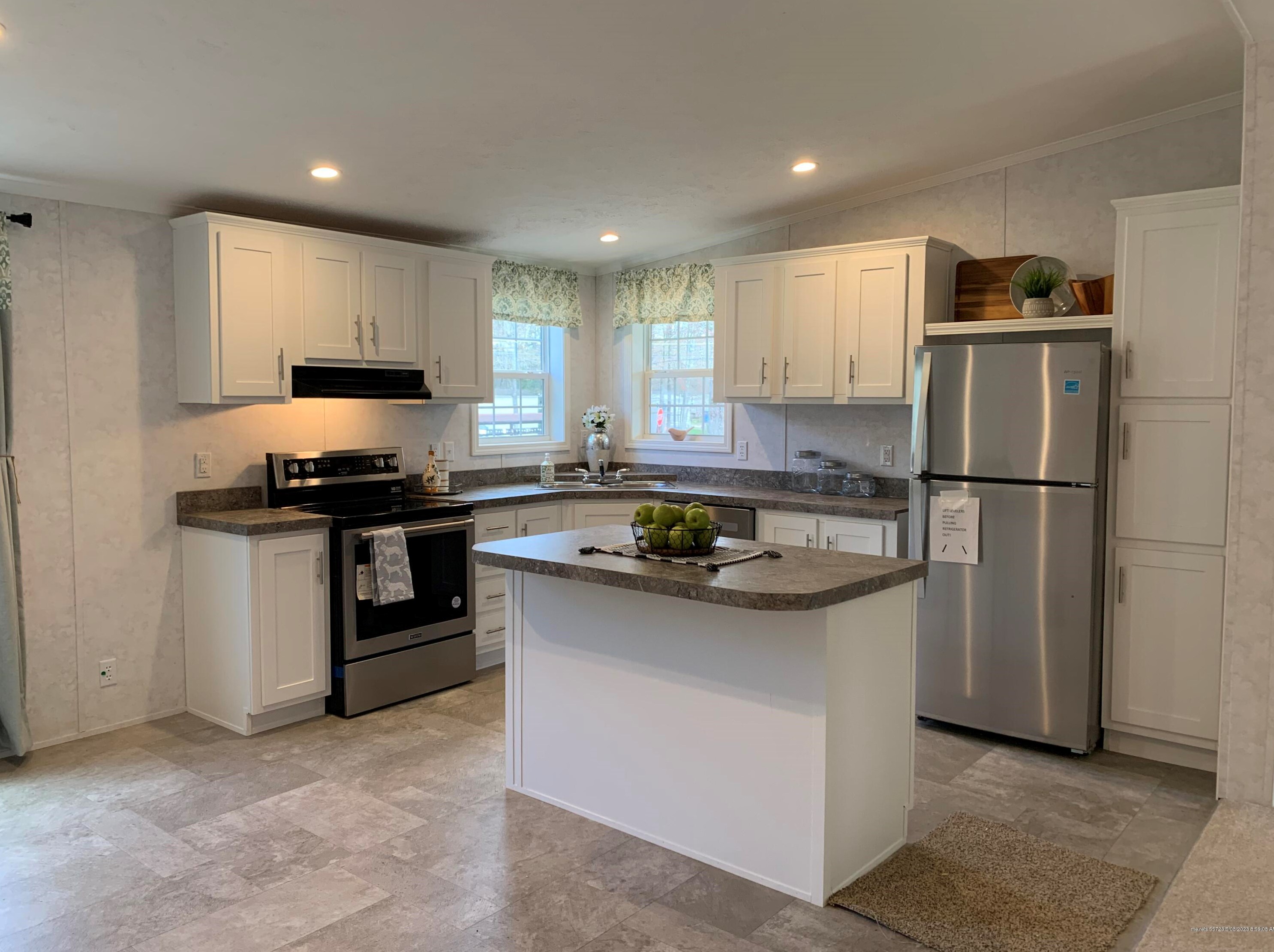 10 Hemlock St, Lebanon ME  04027-3448 exterior