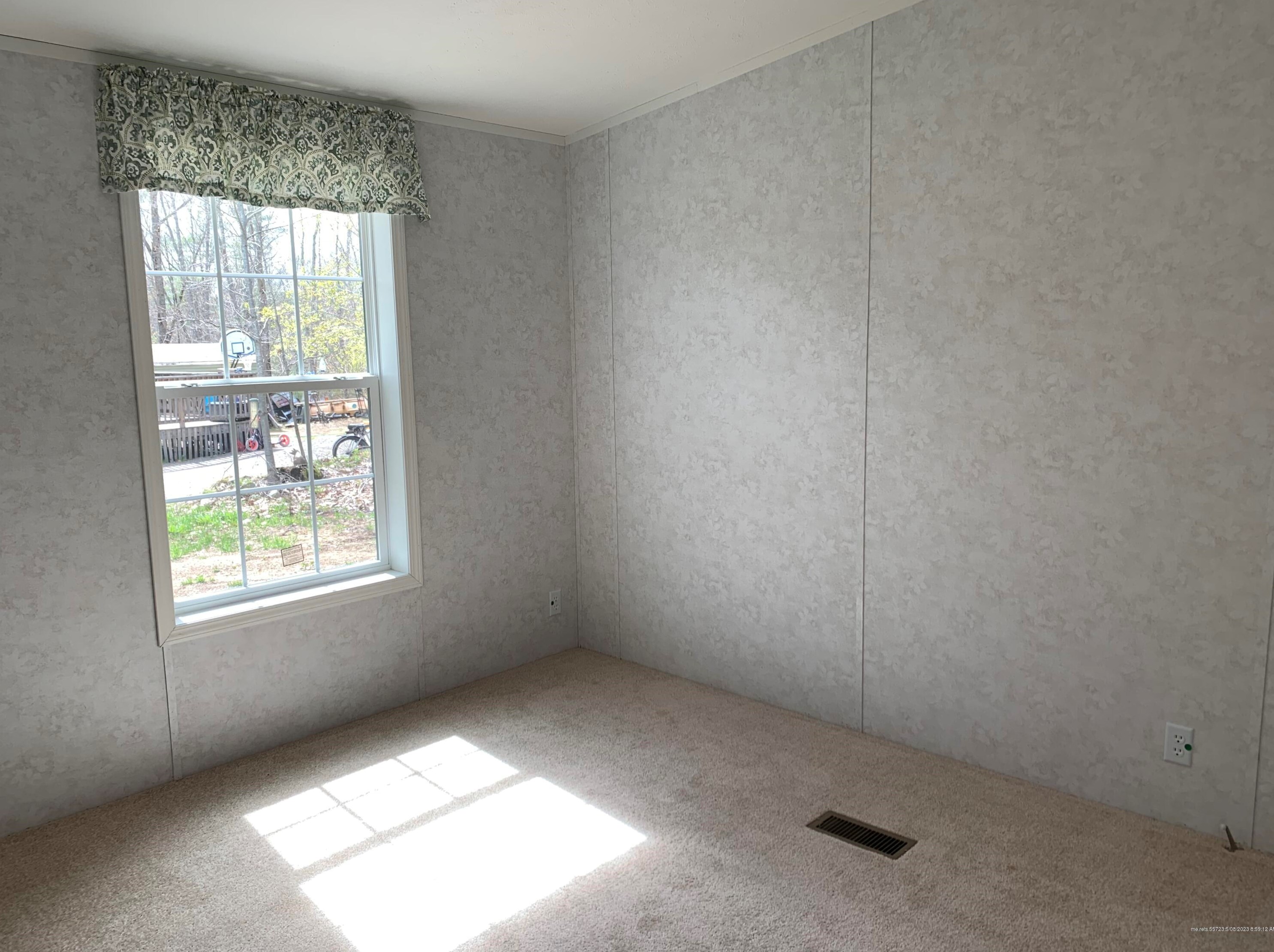 10 Hemlock St, Lebanon ME  04027-3448 exterior