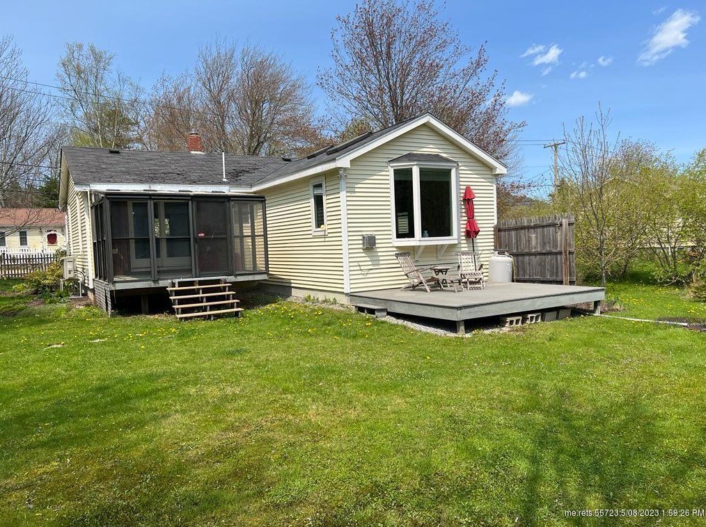 72 Pearl St, Camden, ME 04843
