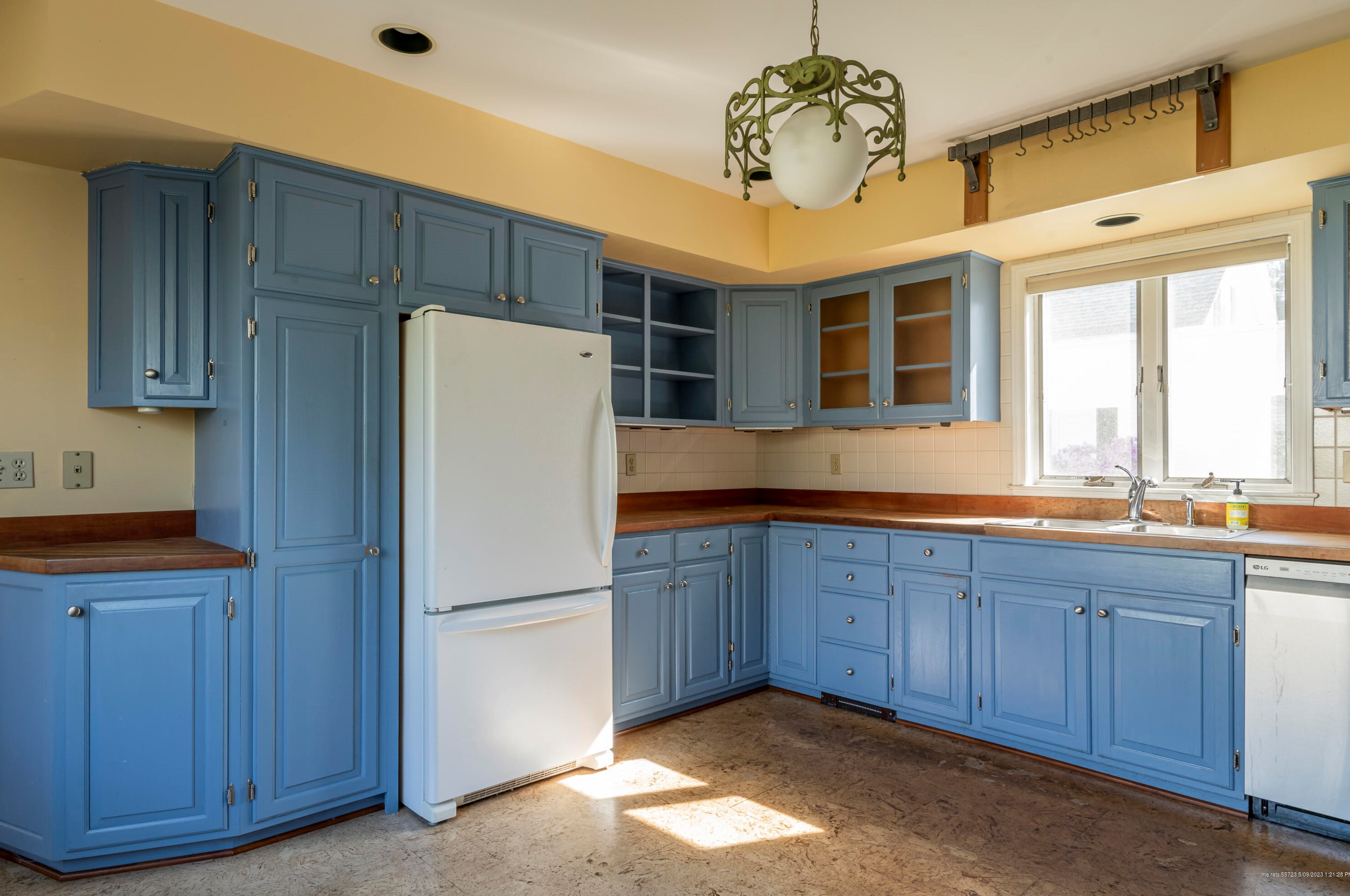 8 Mclellan St, Mere Point, ME 04011