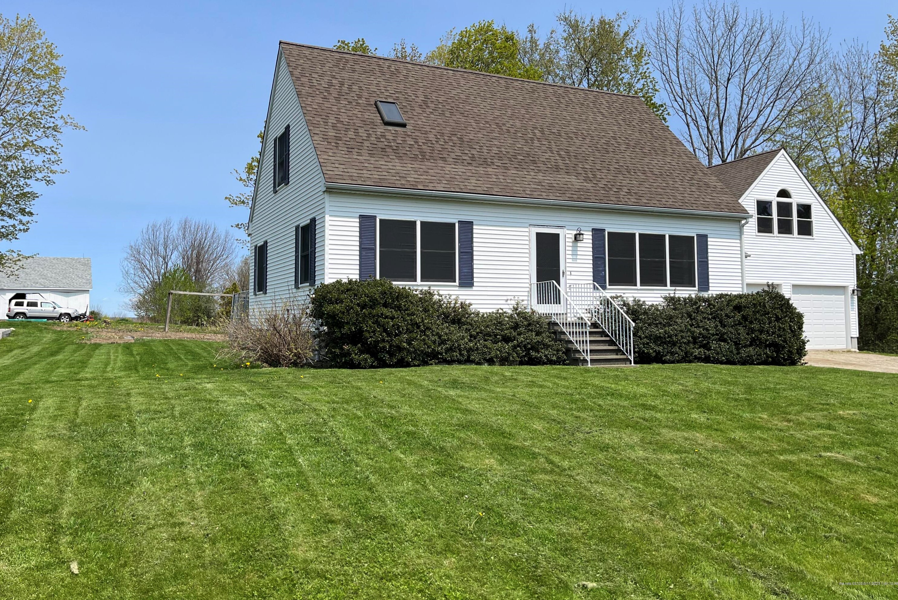 6 Brunswick Ter, Pittston, ME 04345