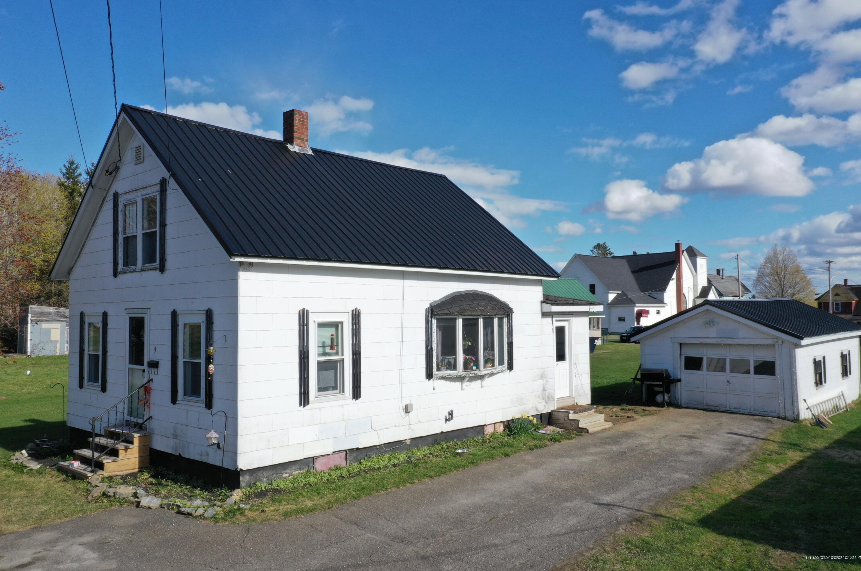 9 Gilman St, Mars Hill, ME 04758