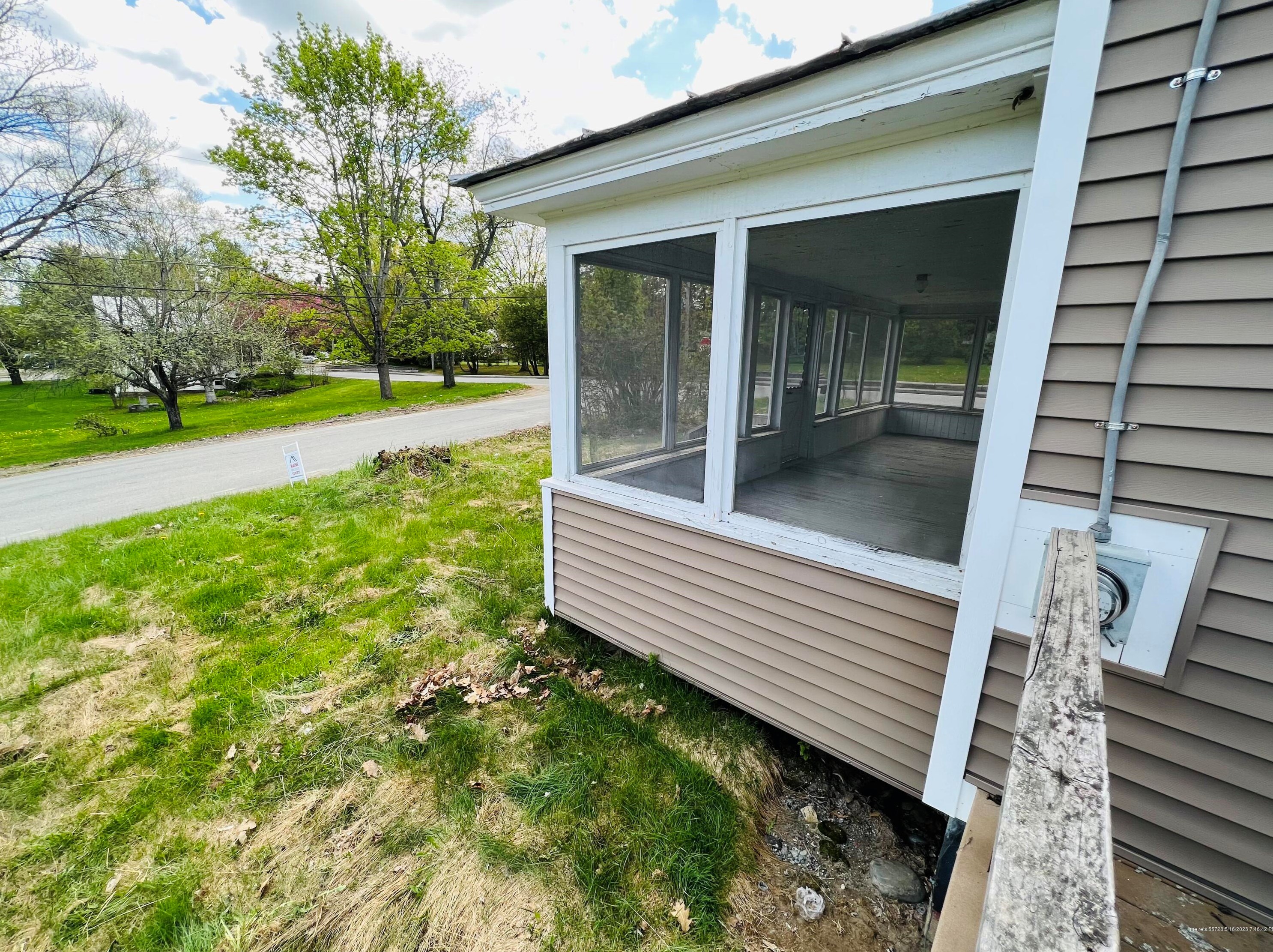 2 Merriman St, Madison ME  04950-1610 exterior