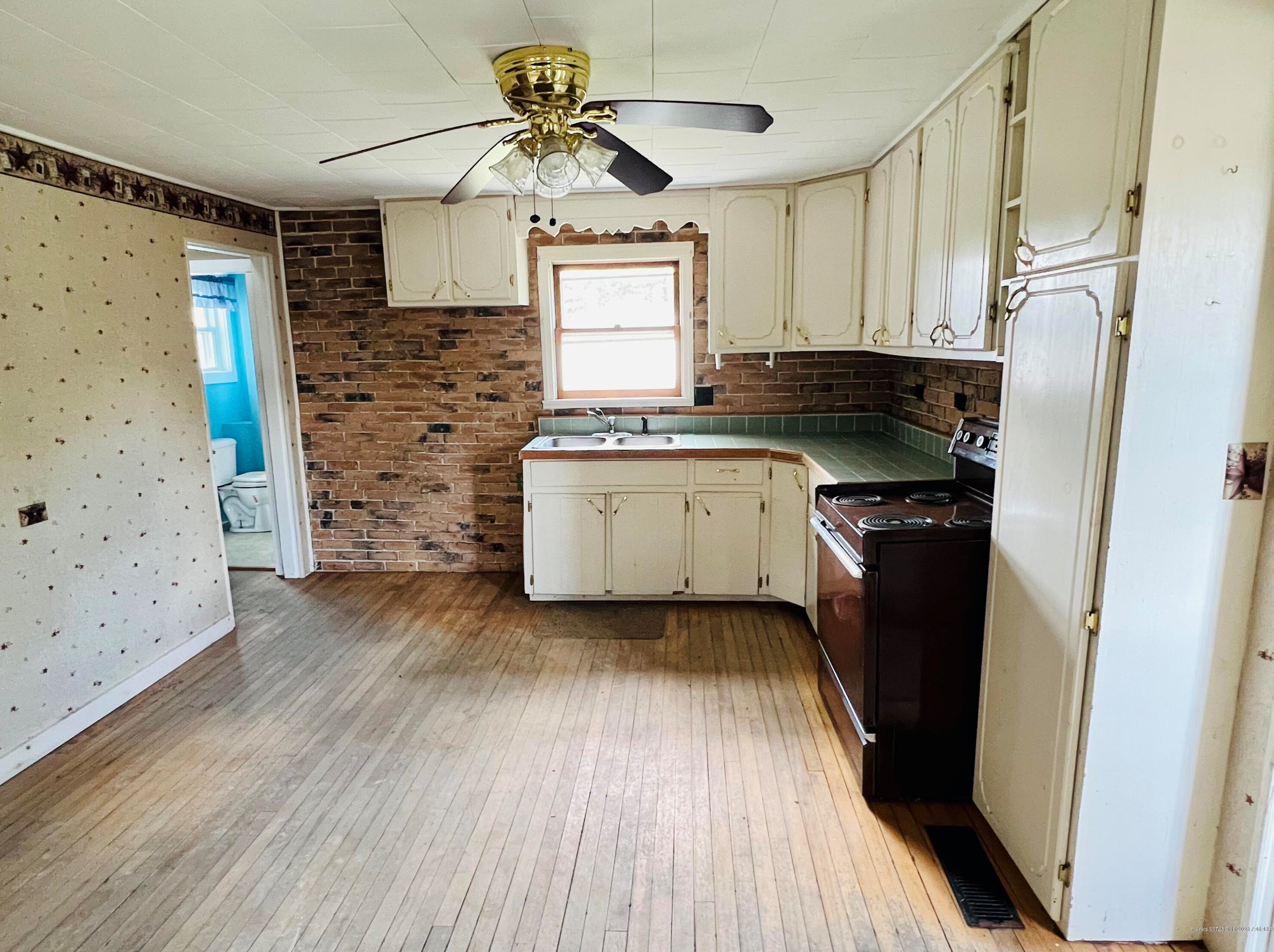 2 Merriman St, Madison ME  04950-1610 exterior