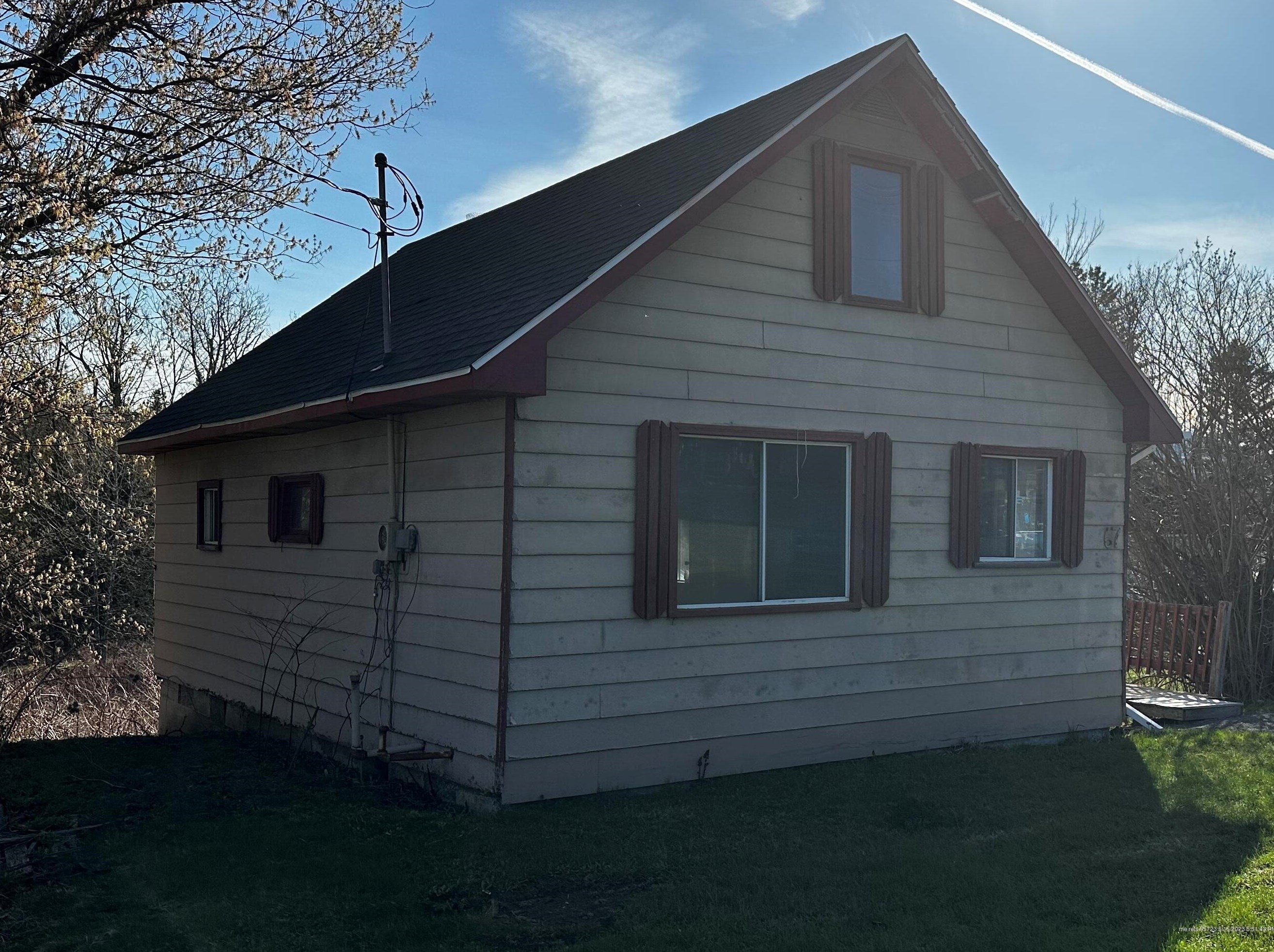 67 Benjamin St, Mars Hill, ME 04758