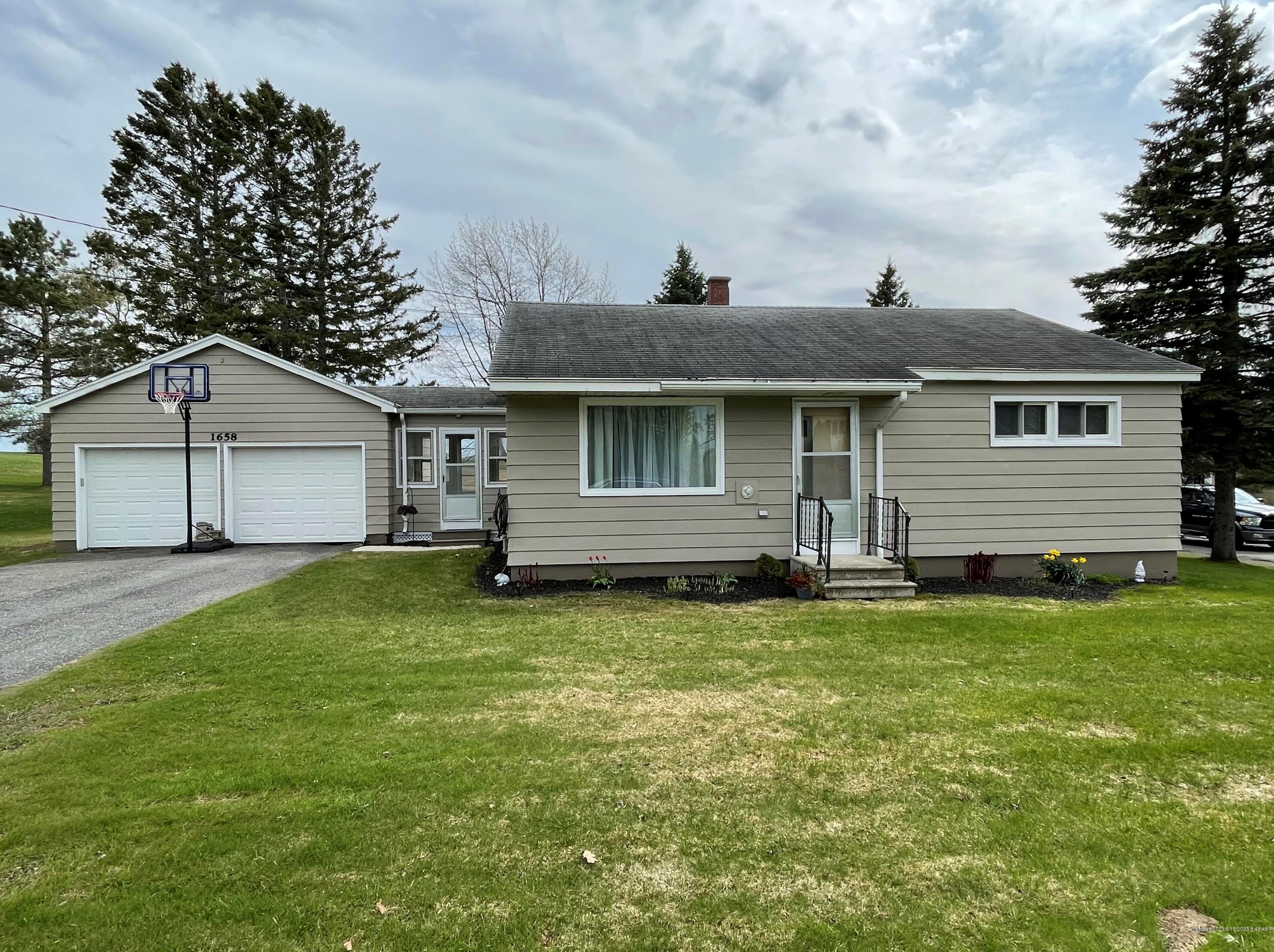 1658 Main St, Mapleton, ME 04757