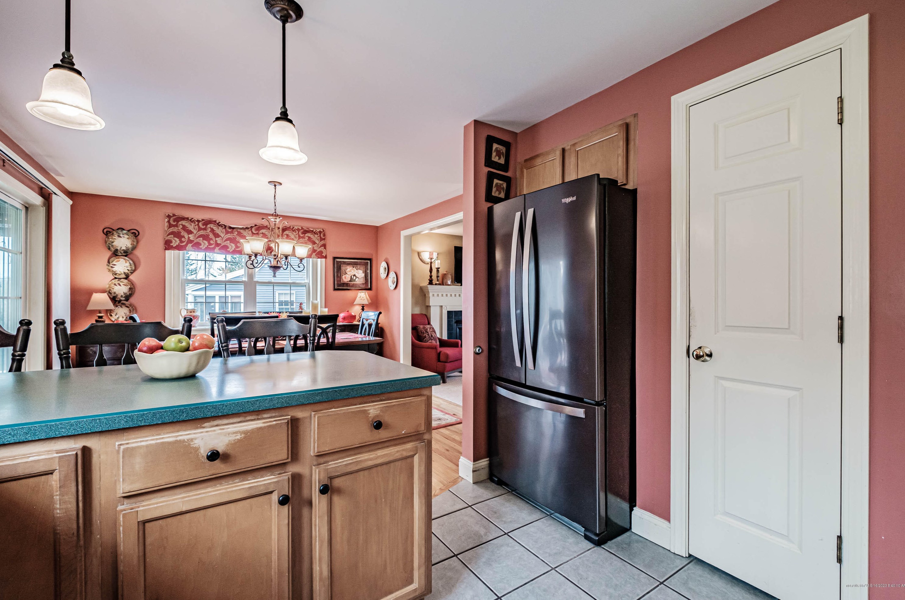 137 Brindle Cir, Portland ME  04106-6864 exterior