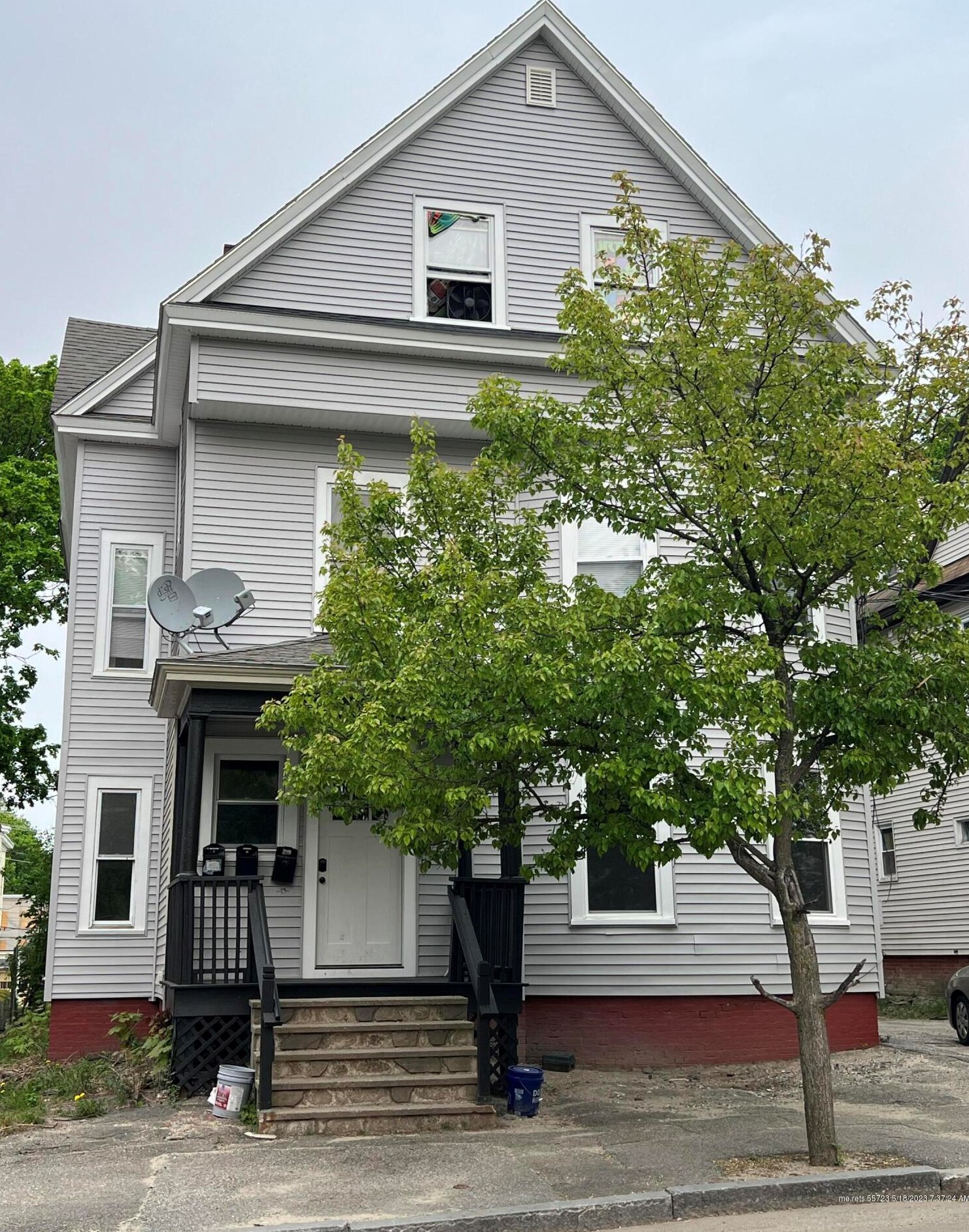 32 Howe St, Lewiston, ME 04240