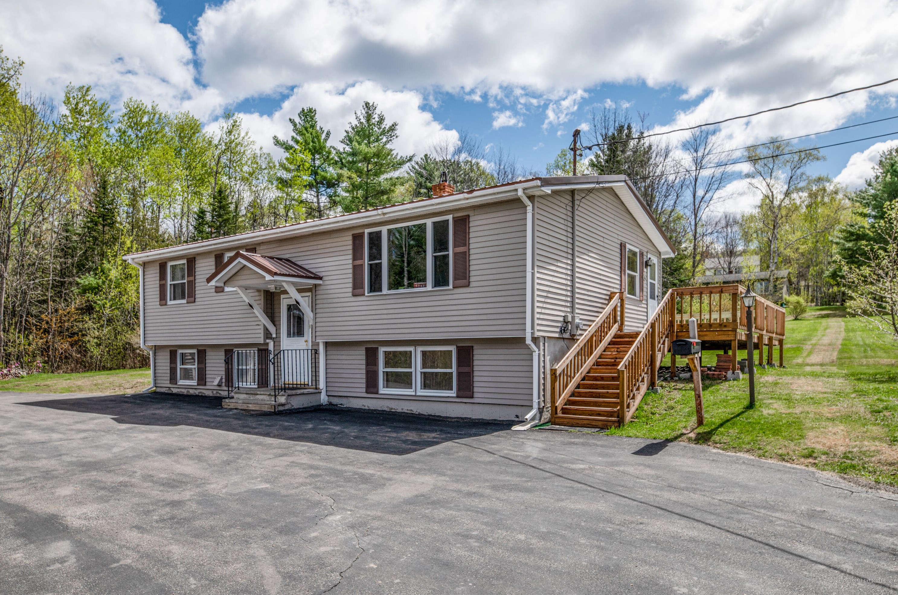 16 J R Dr, Lincoln, ME 04457 exterior